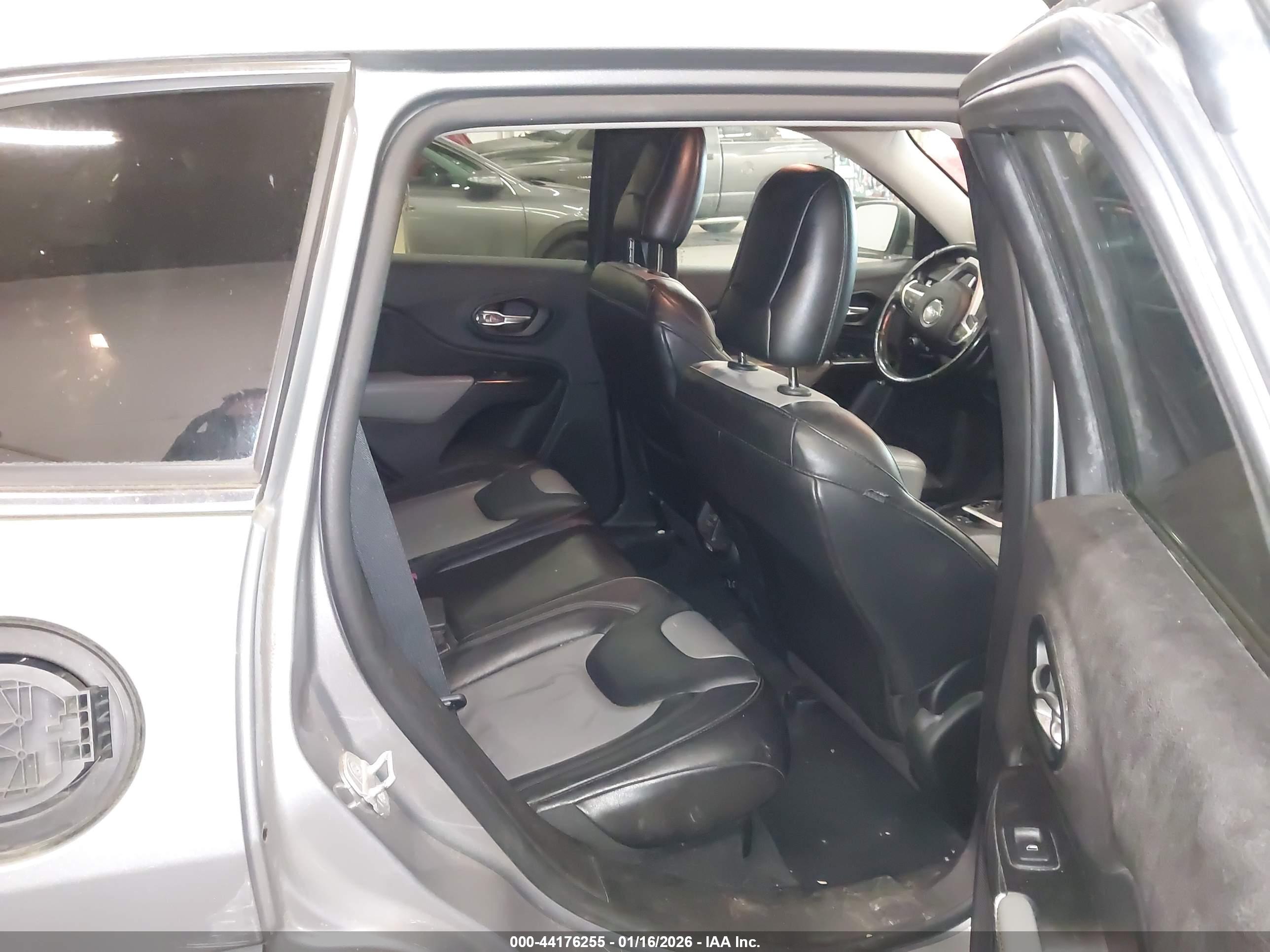 JEEP CHEROKEE image 8