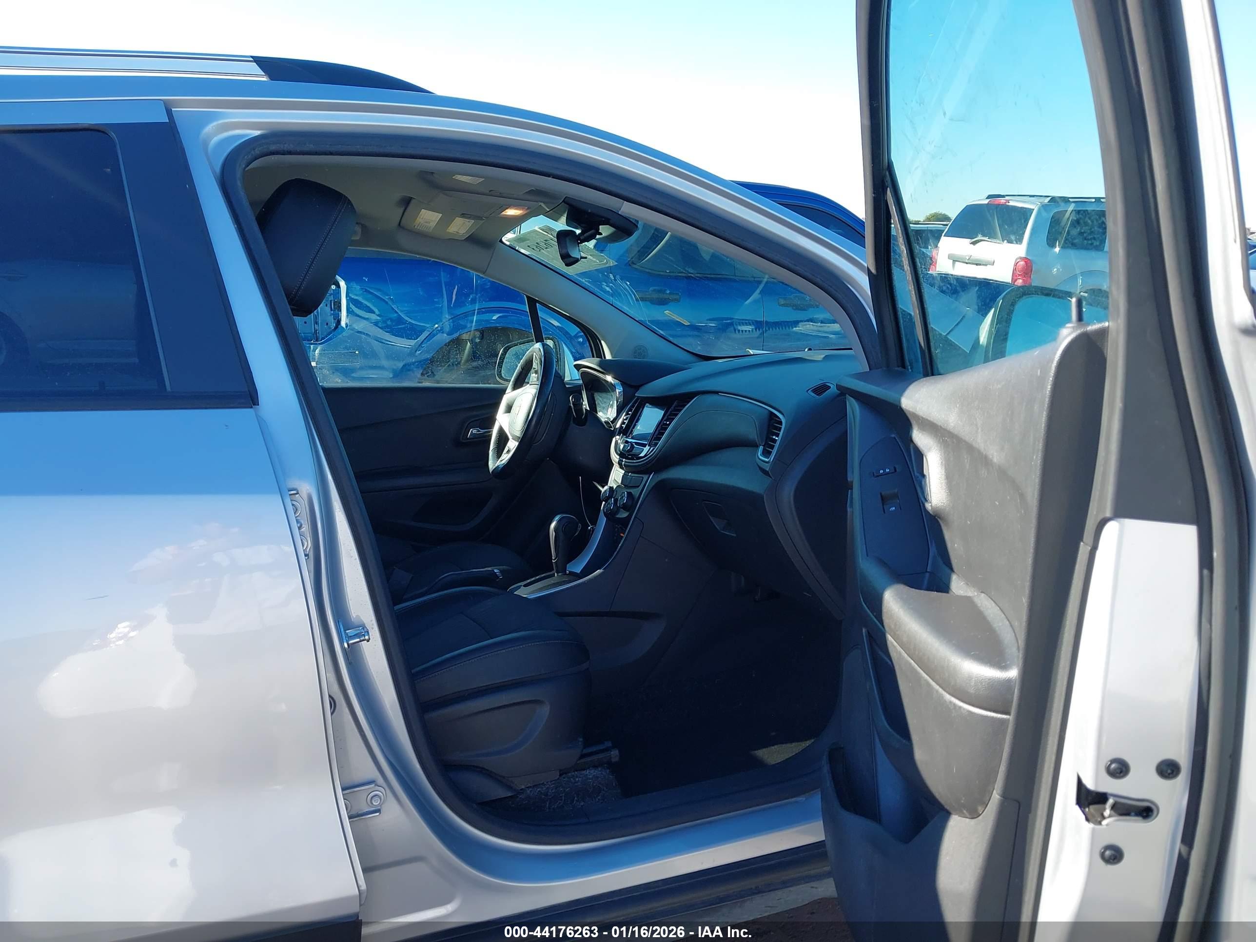 CHEVROLET TRAX image 5