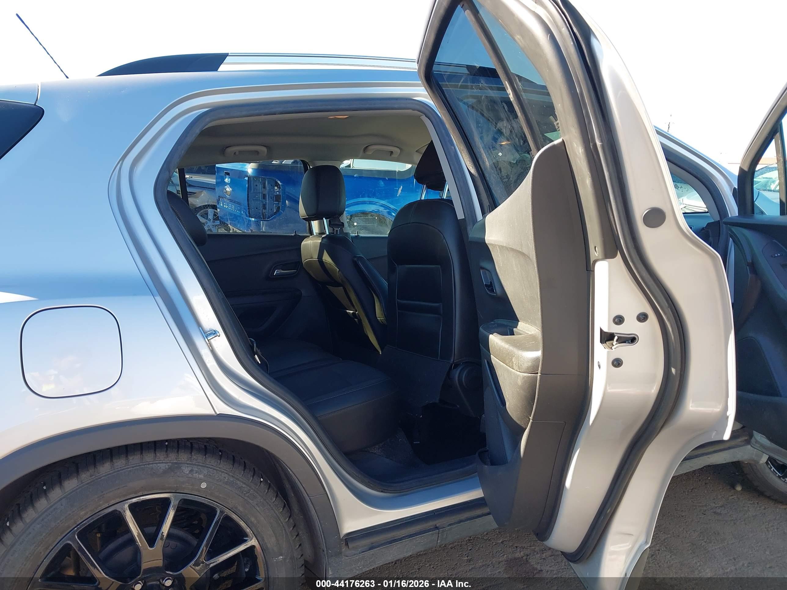 CHEVROLET TRAX image 8