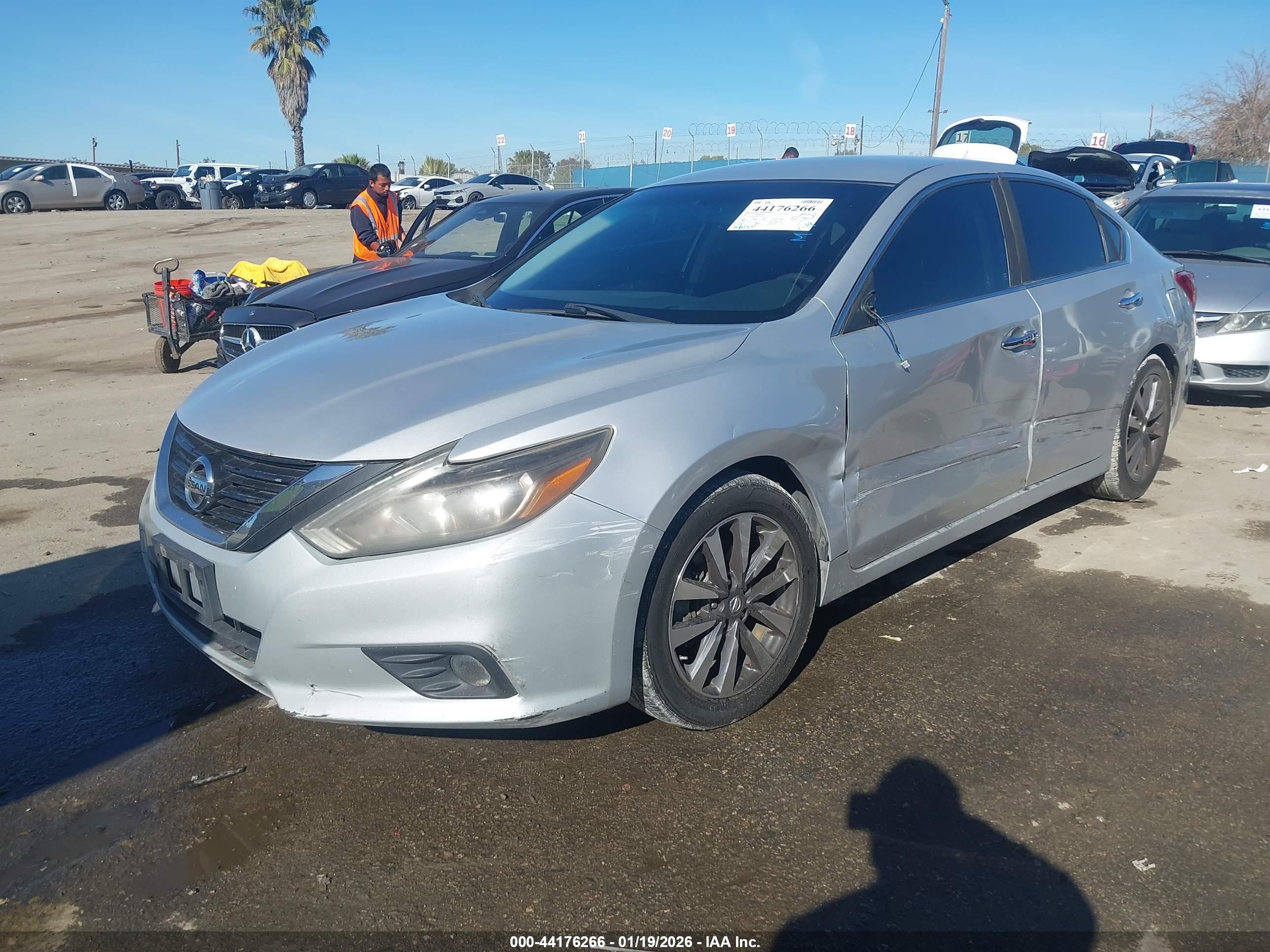 NISSAN ALTIMA image 2