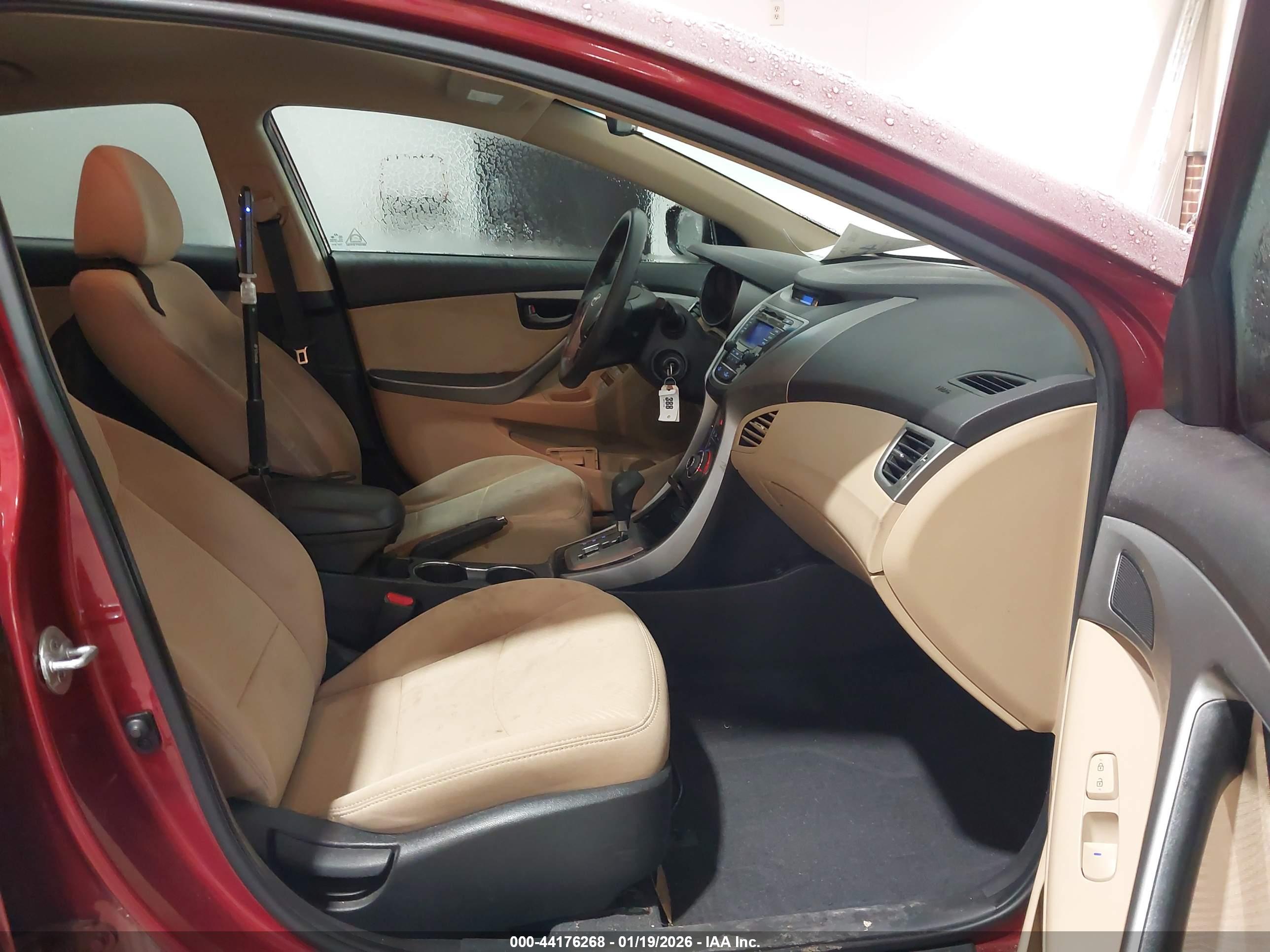 HYUNDAI ELANTRA image 5