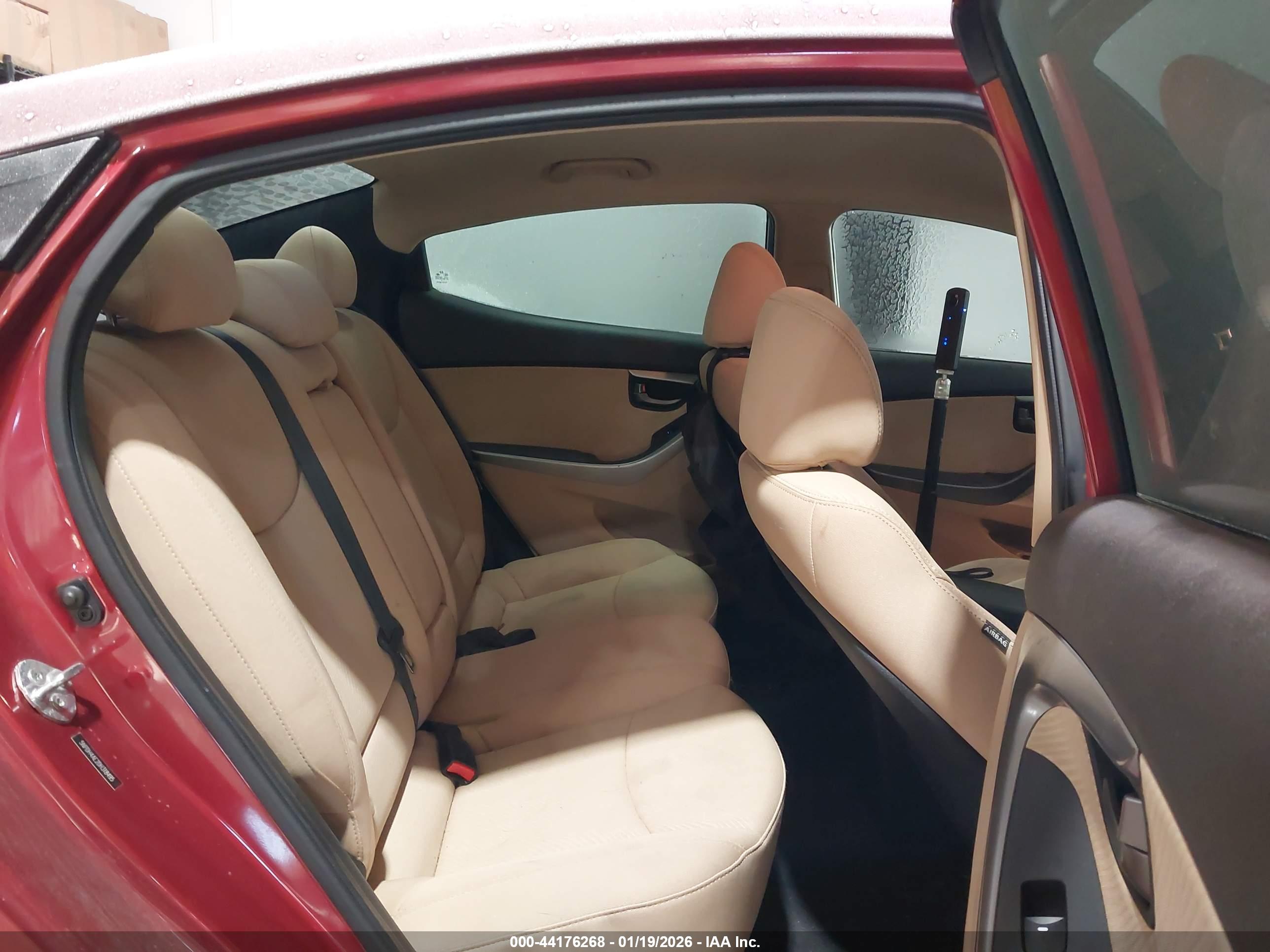 HYUNDAI ELANTRA image 8