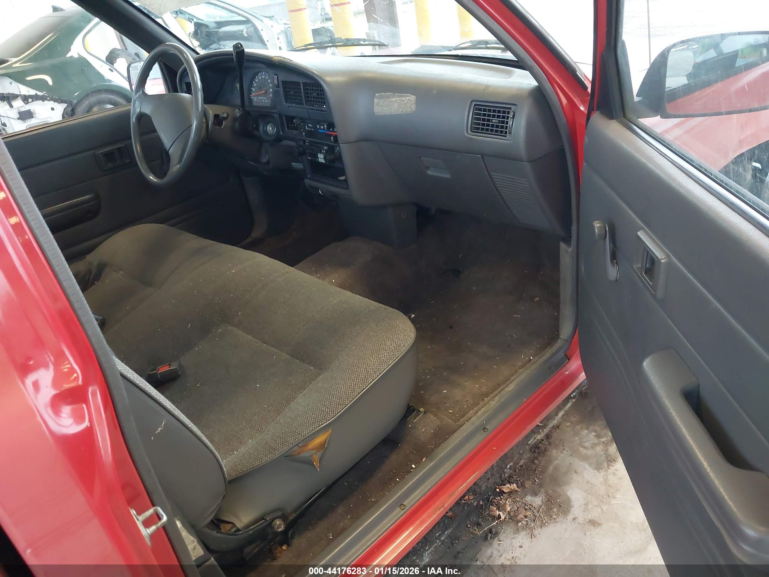 TOYOTA PICKUP image 5