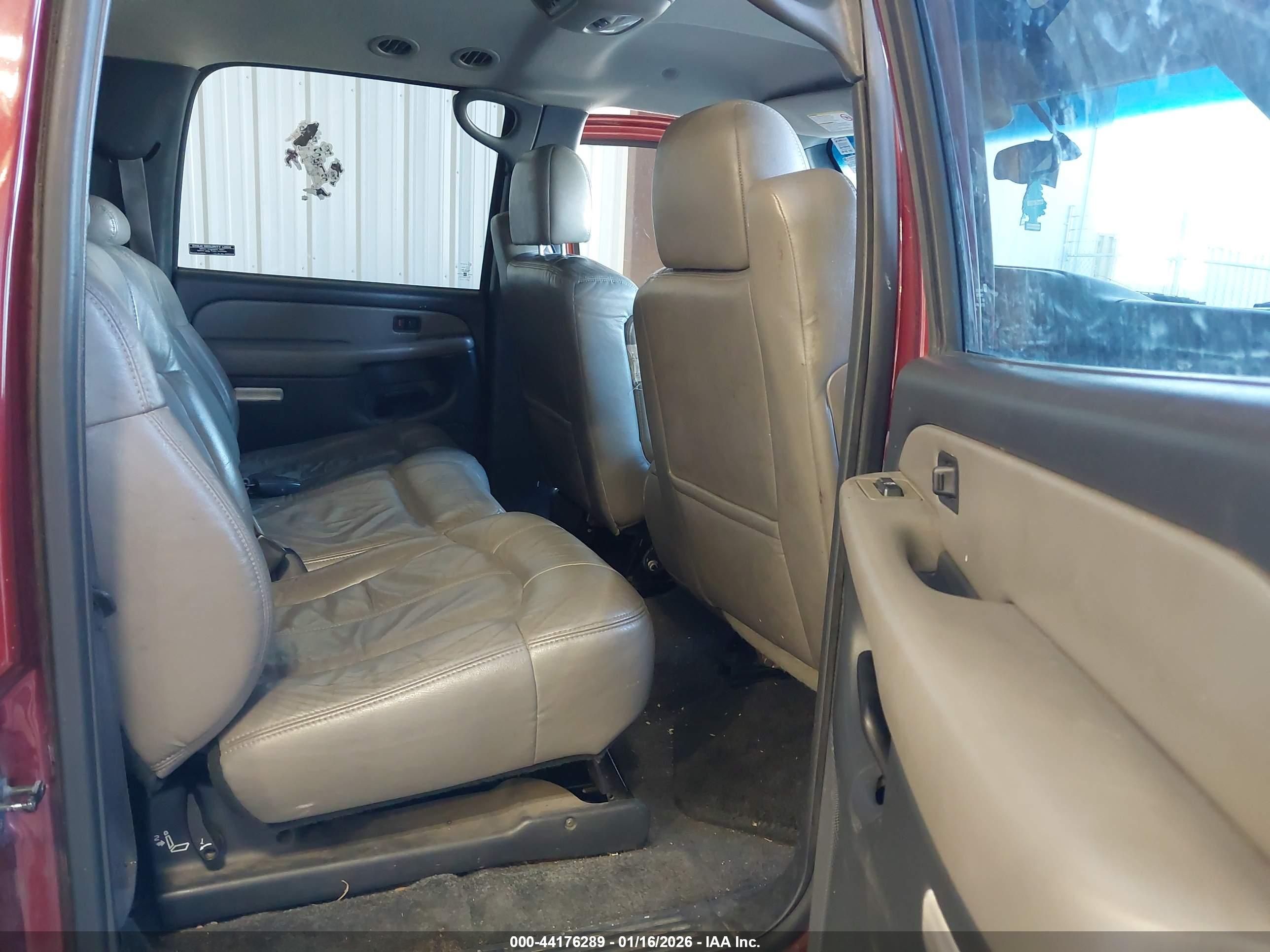CHEVROLET SUBURBAN image 8