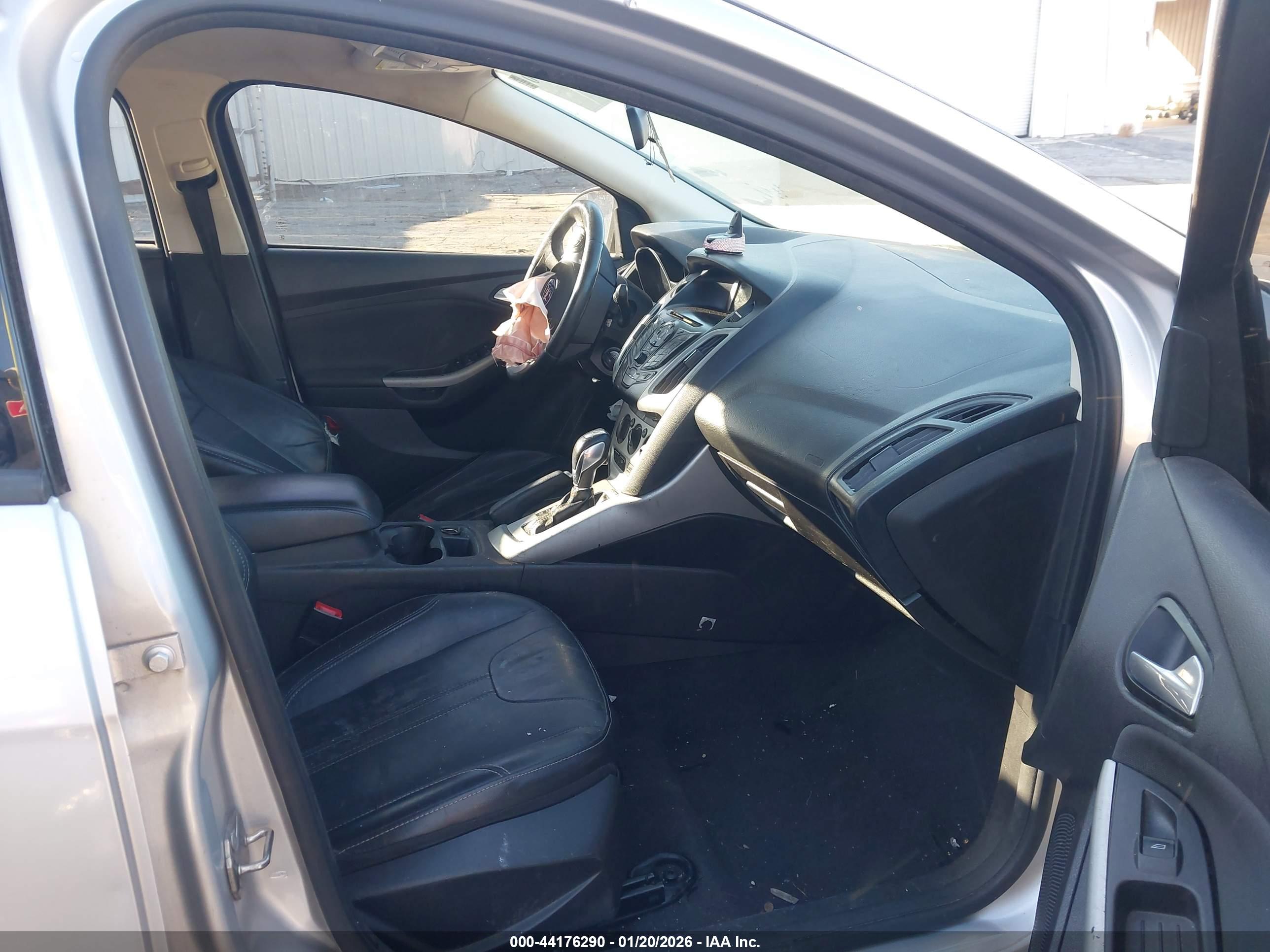 FORD FOCUS image 5