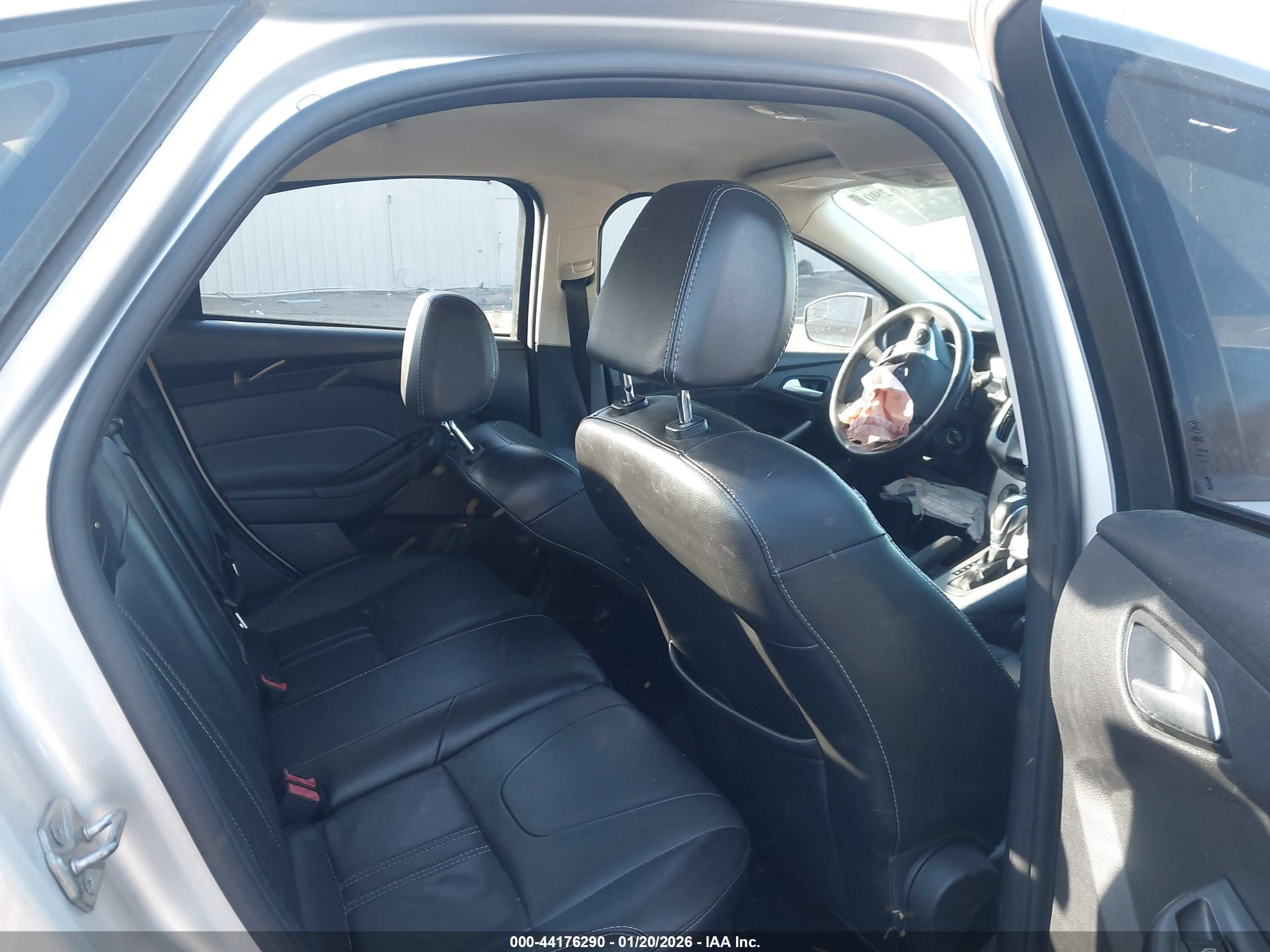 FORD FOCUS image 8