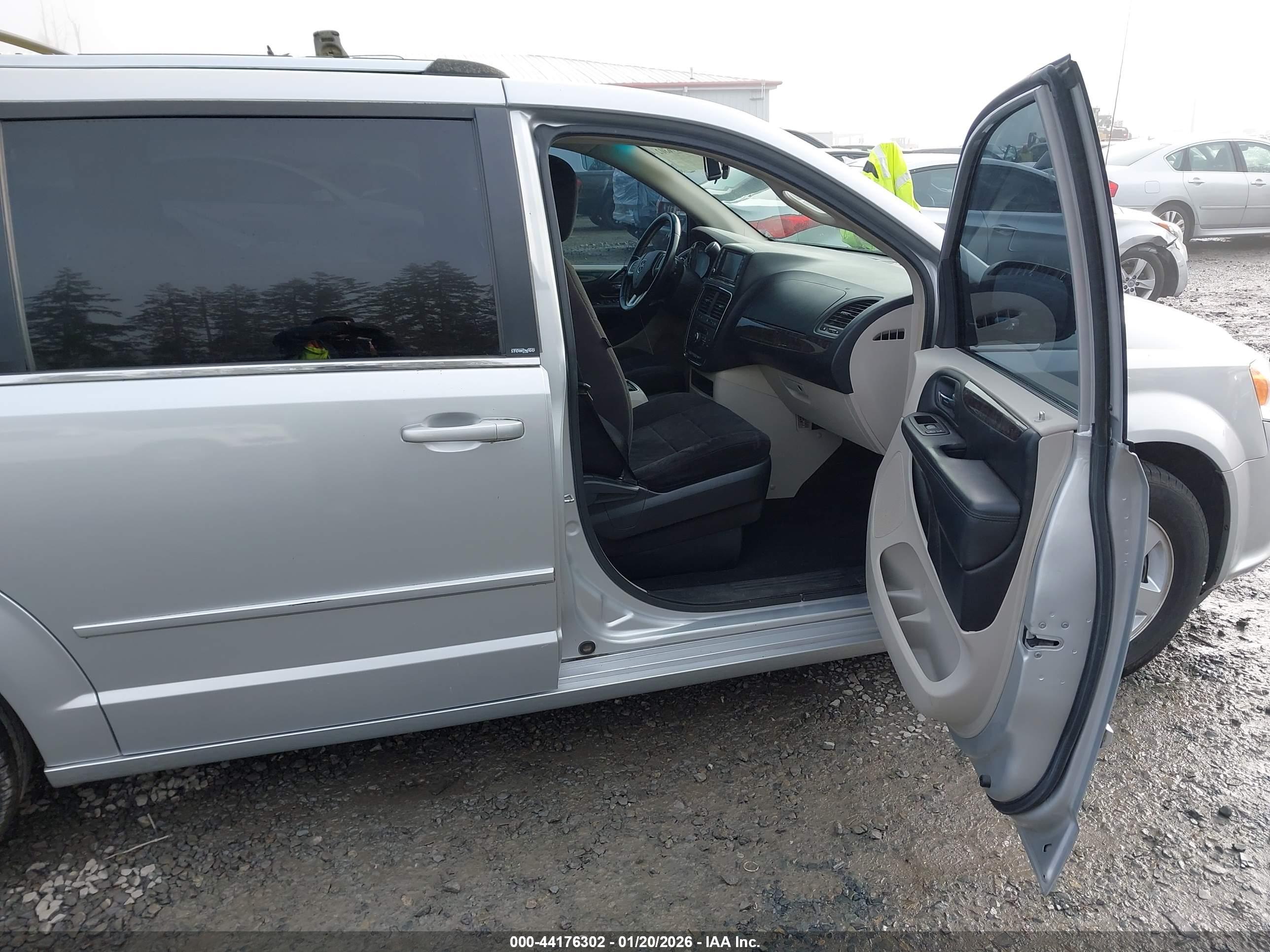 DODGE GRAND image 5