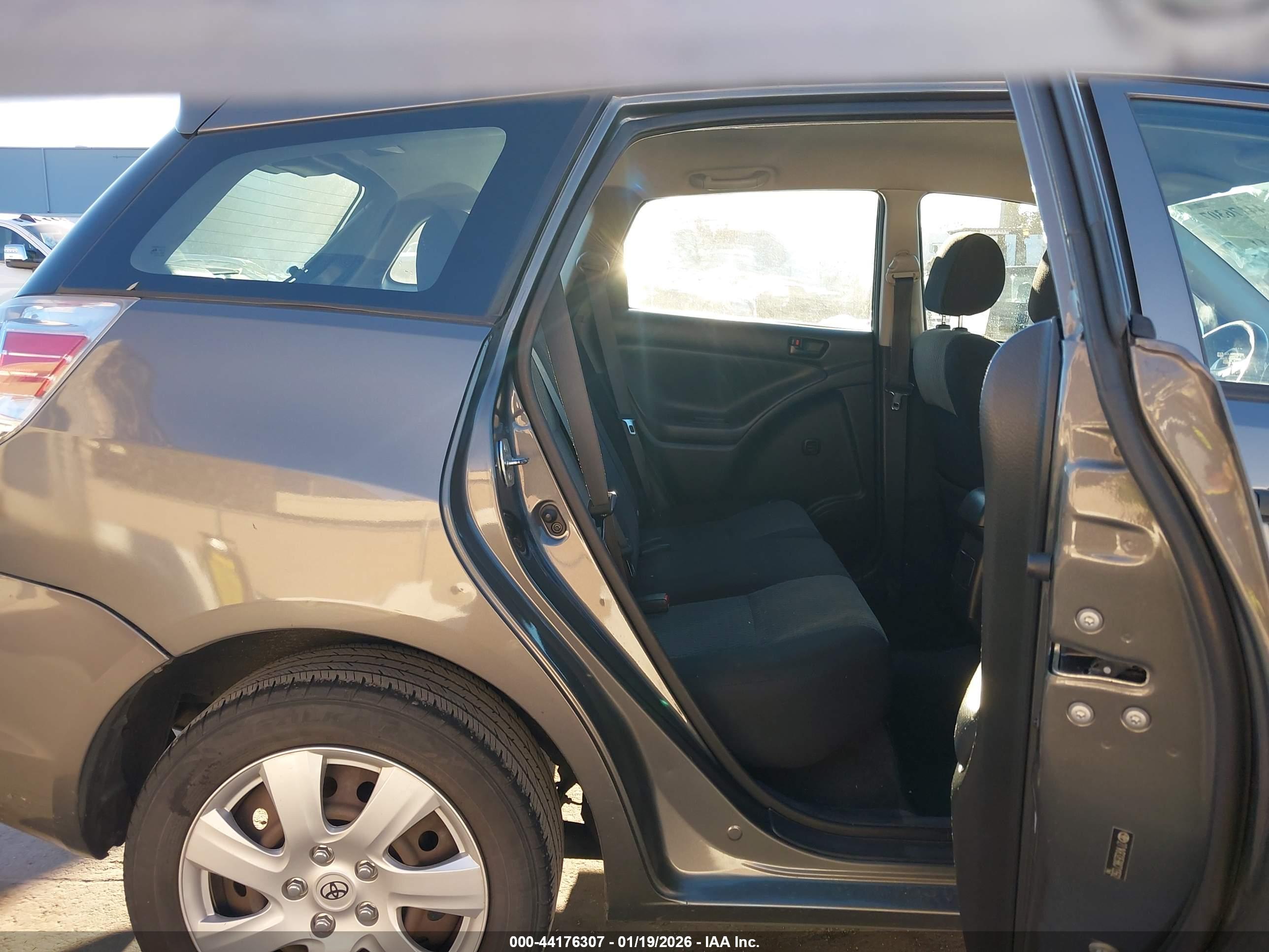 TOYOTA MATRIX image 8
