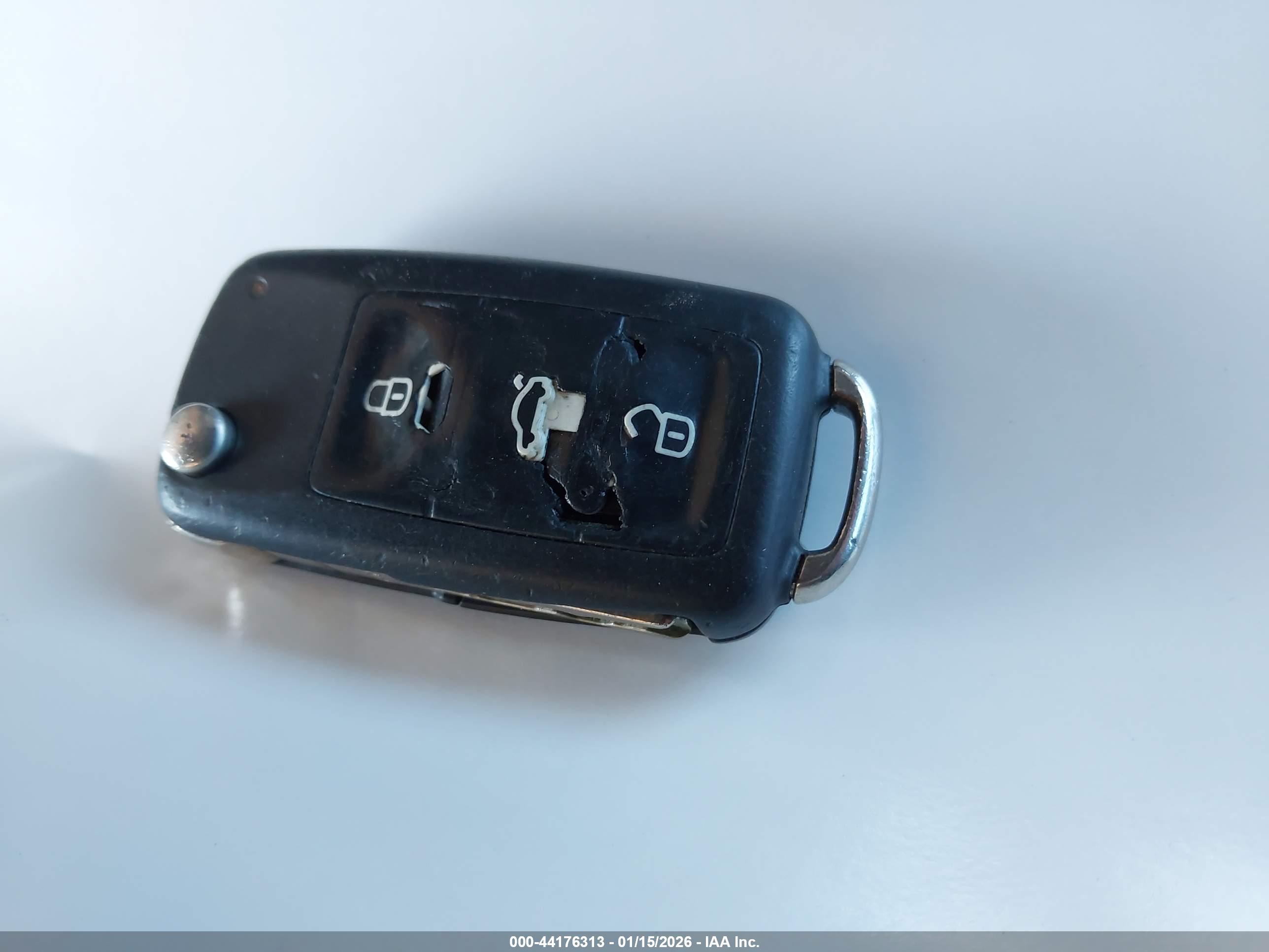VOLKSWAGEN BEETLE image 11