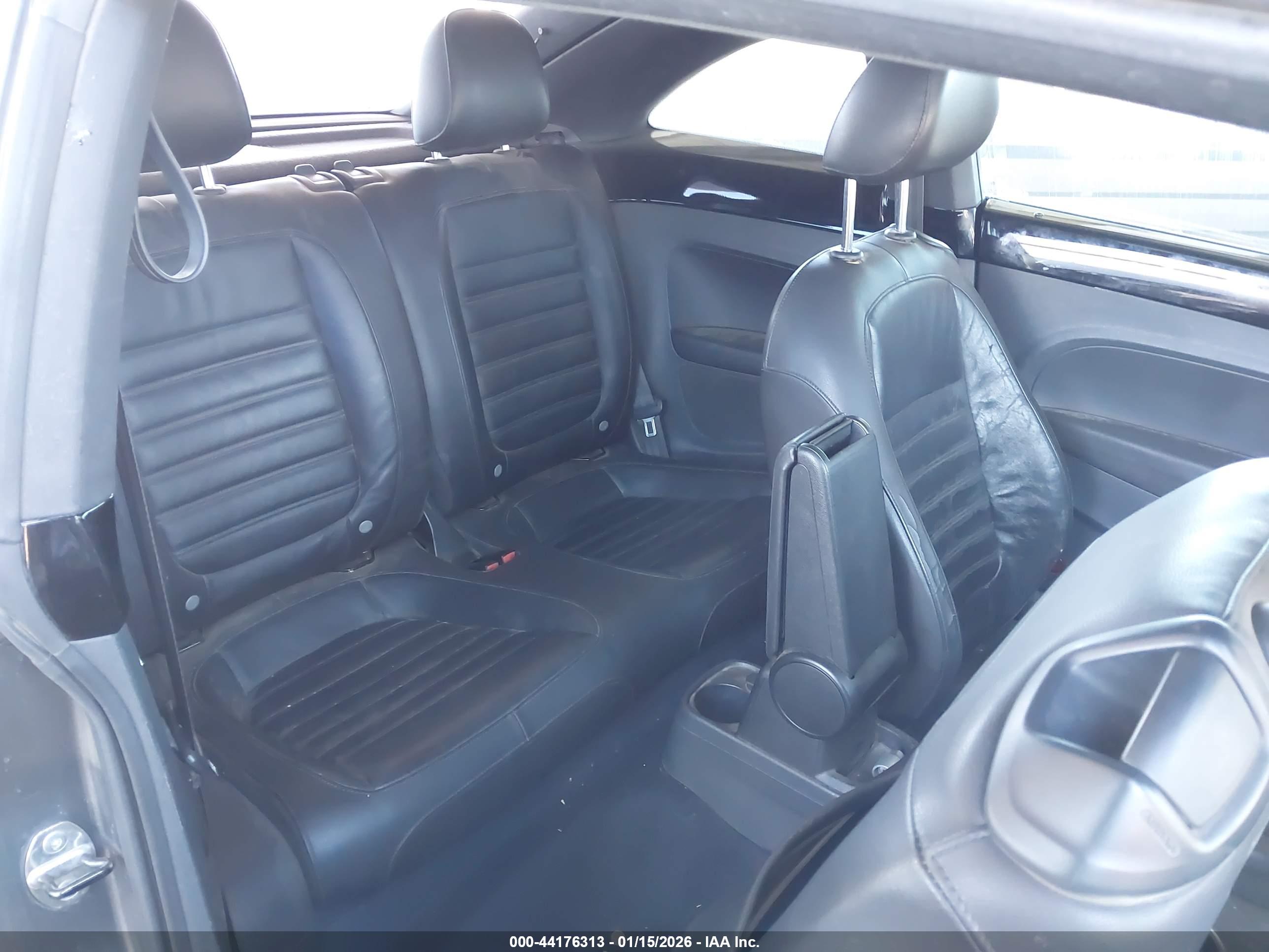 VOLKSWAGEN BEETLE image 8