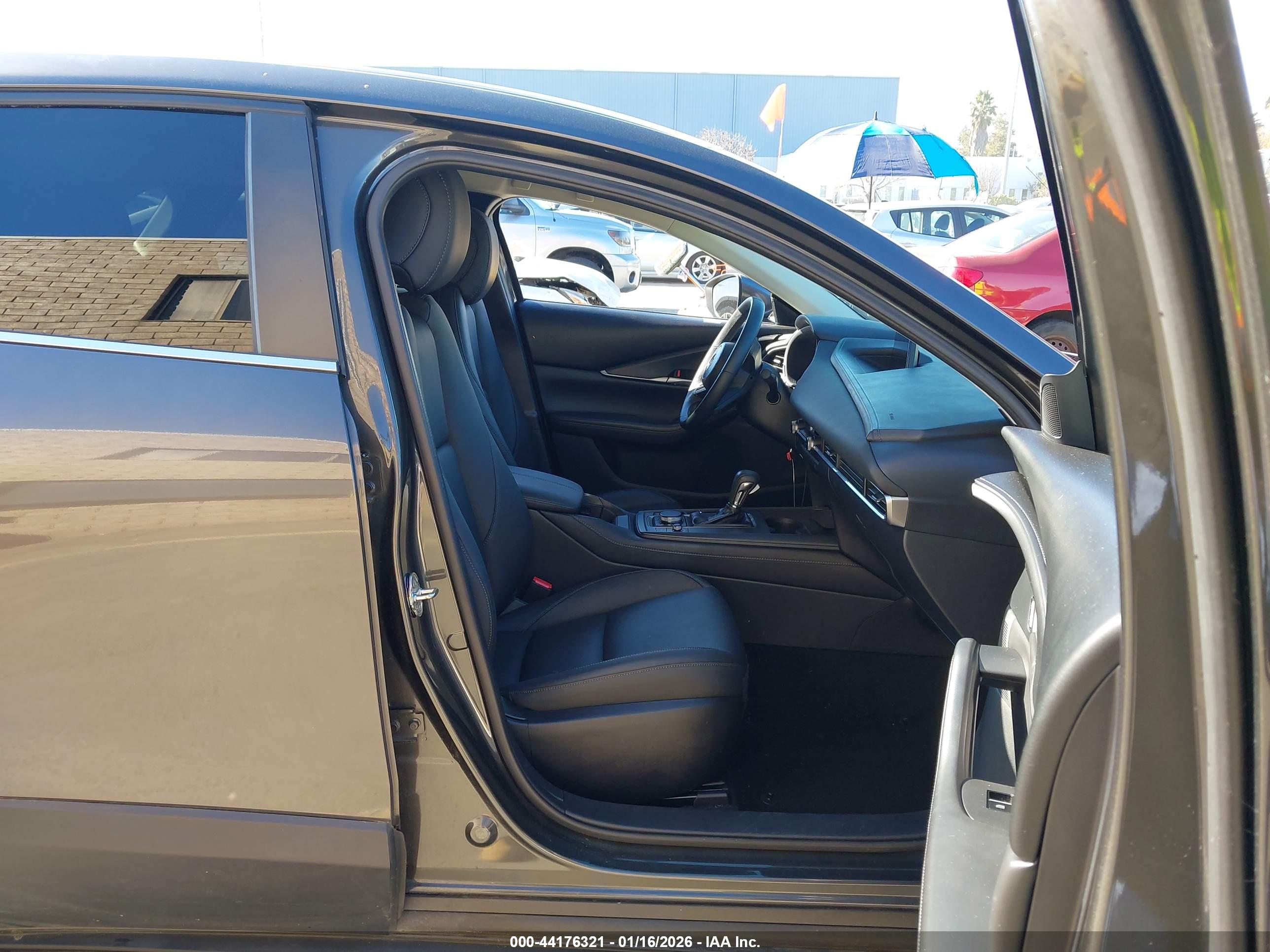 MAZDA CX-30 image 5