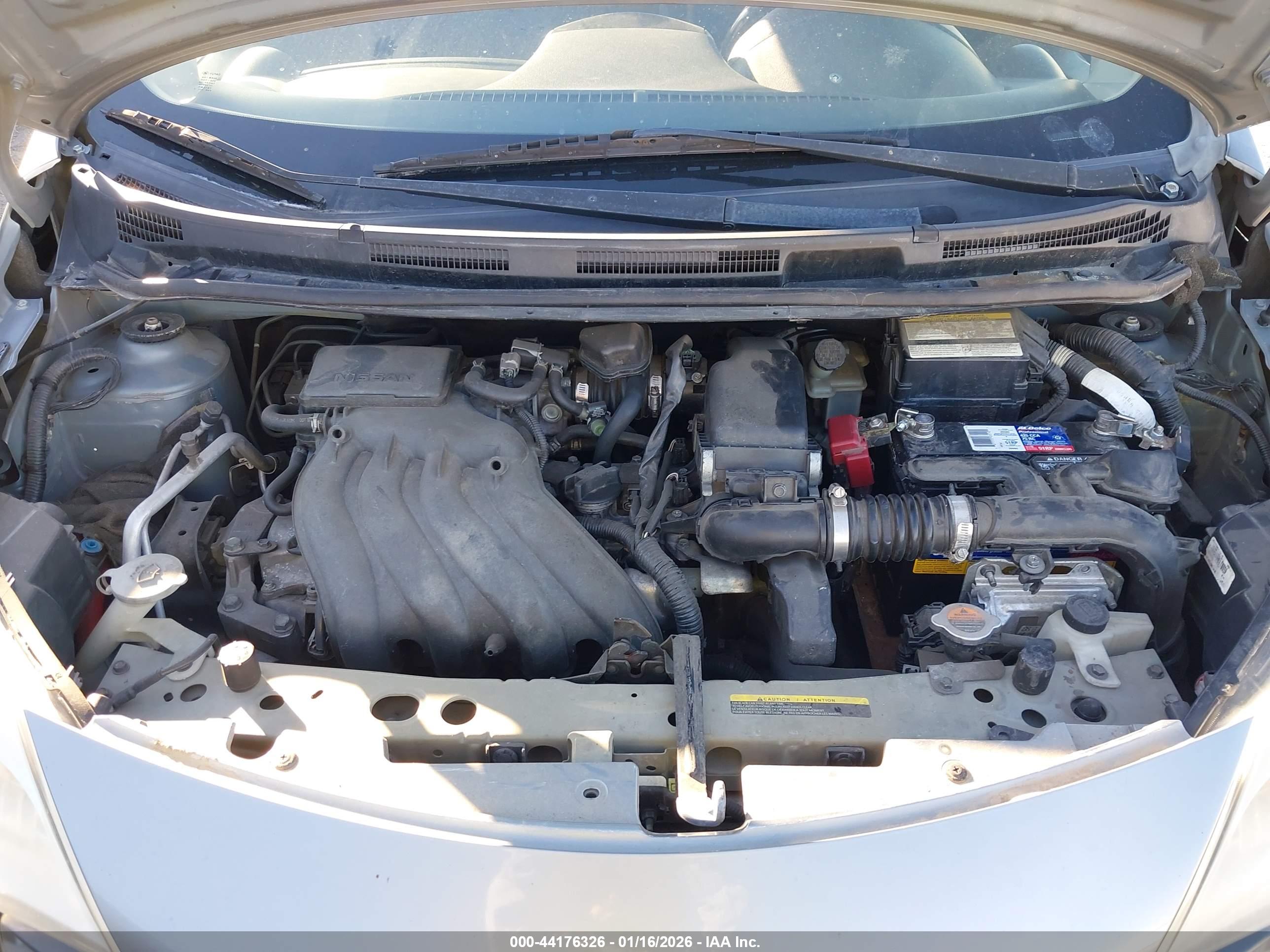 NISSAN VERSA image 10