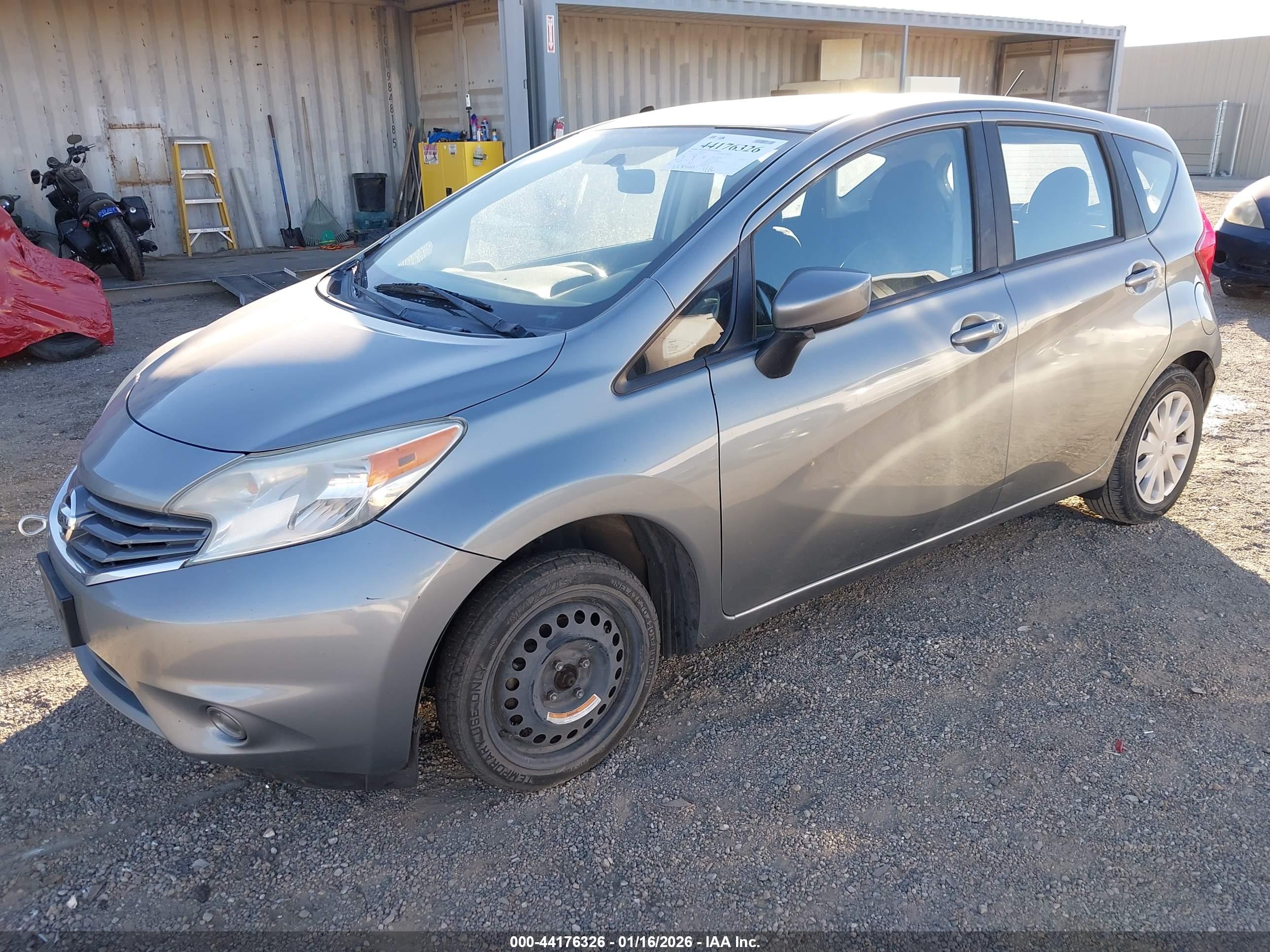 NISSAN VERSA image 2