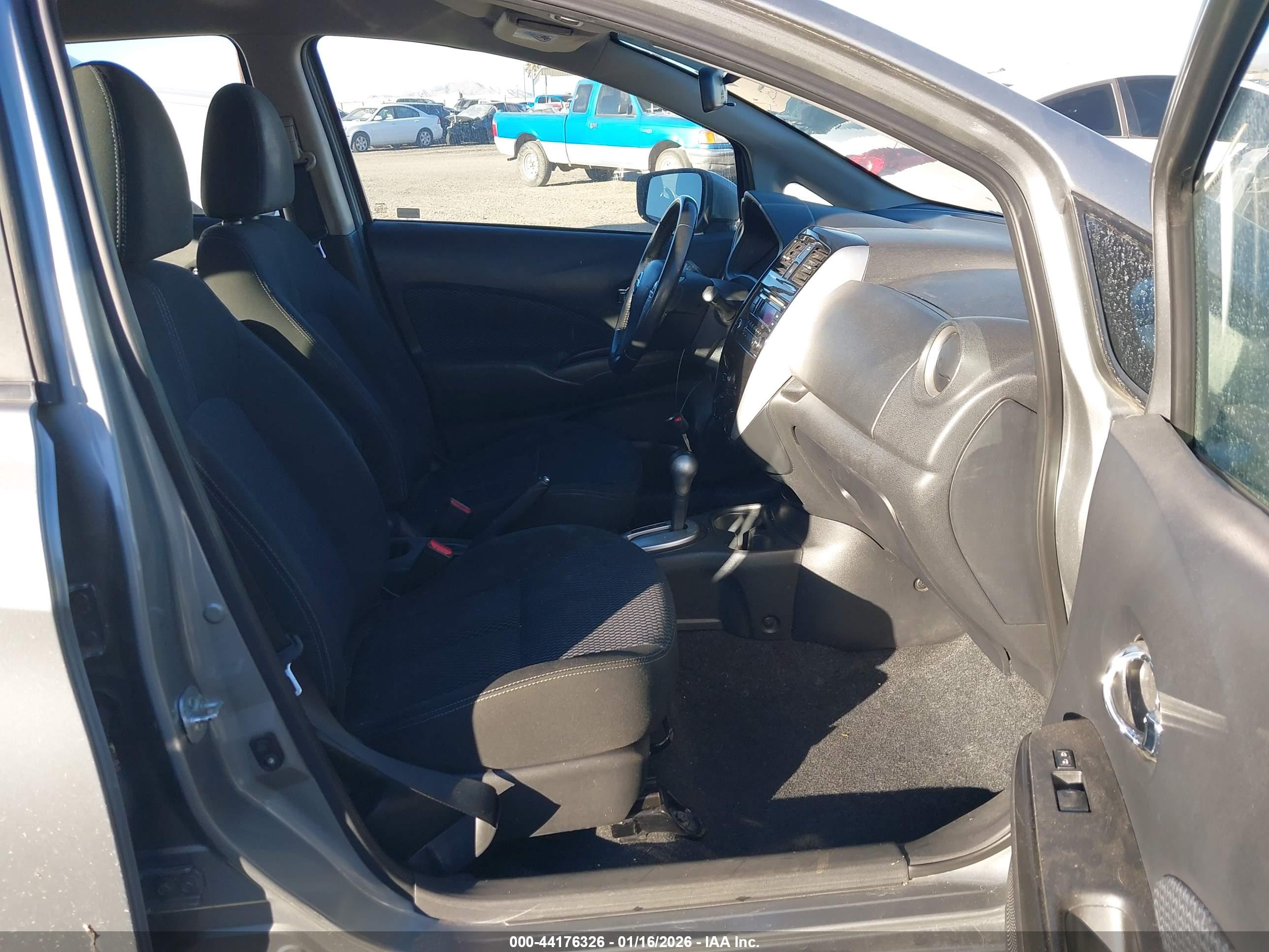 NISSAN VERSA image 5