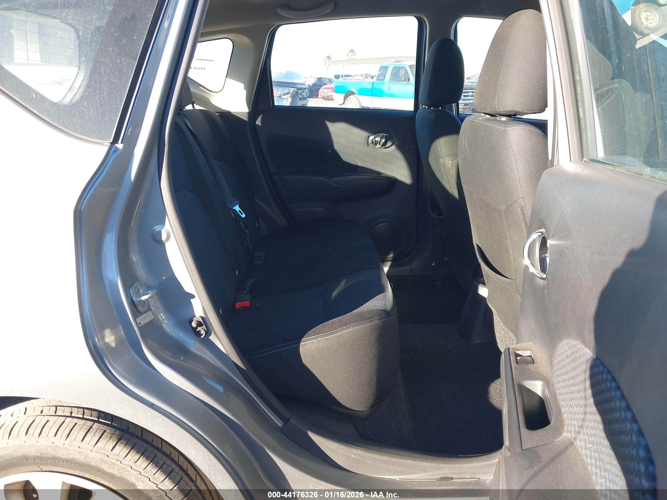 NISSAN VERSA image 8