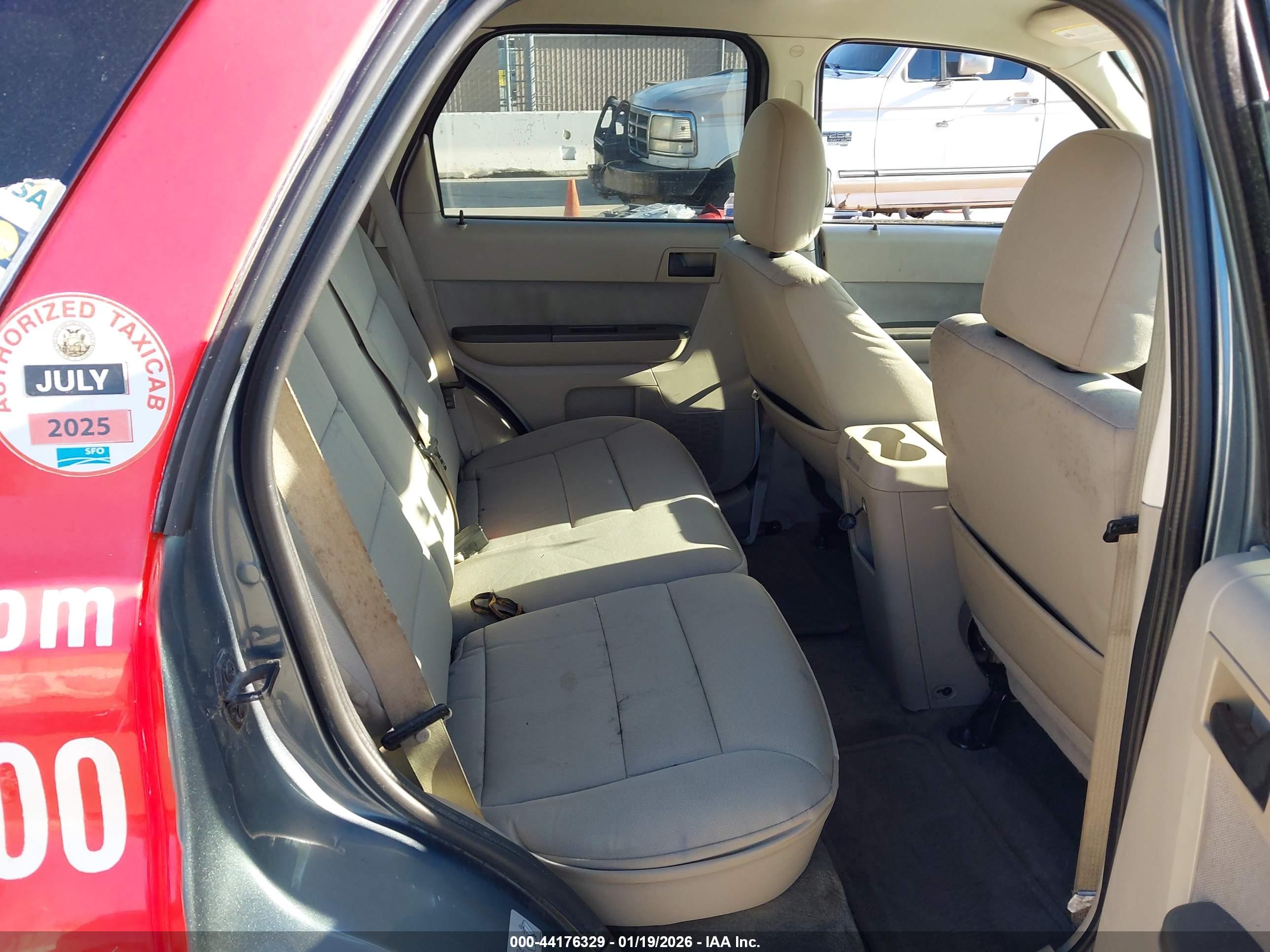 FORD ESCAPE image 8