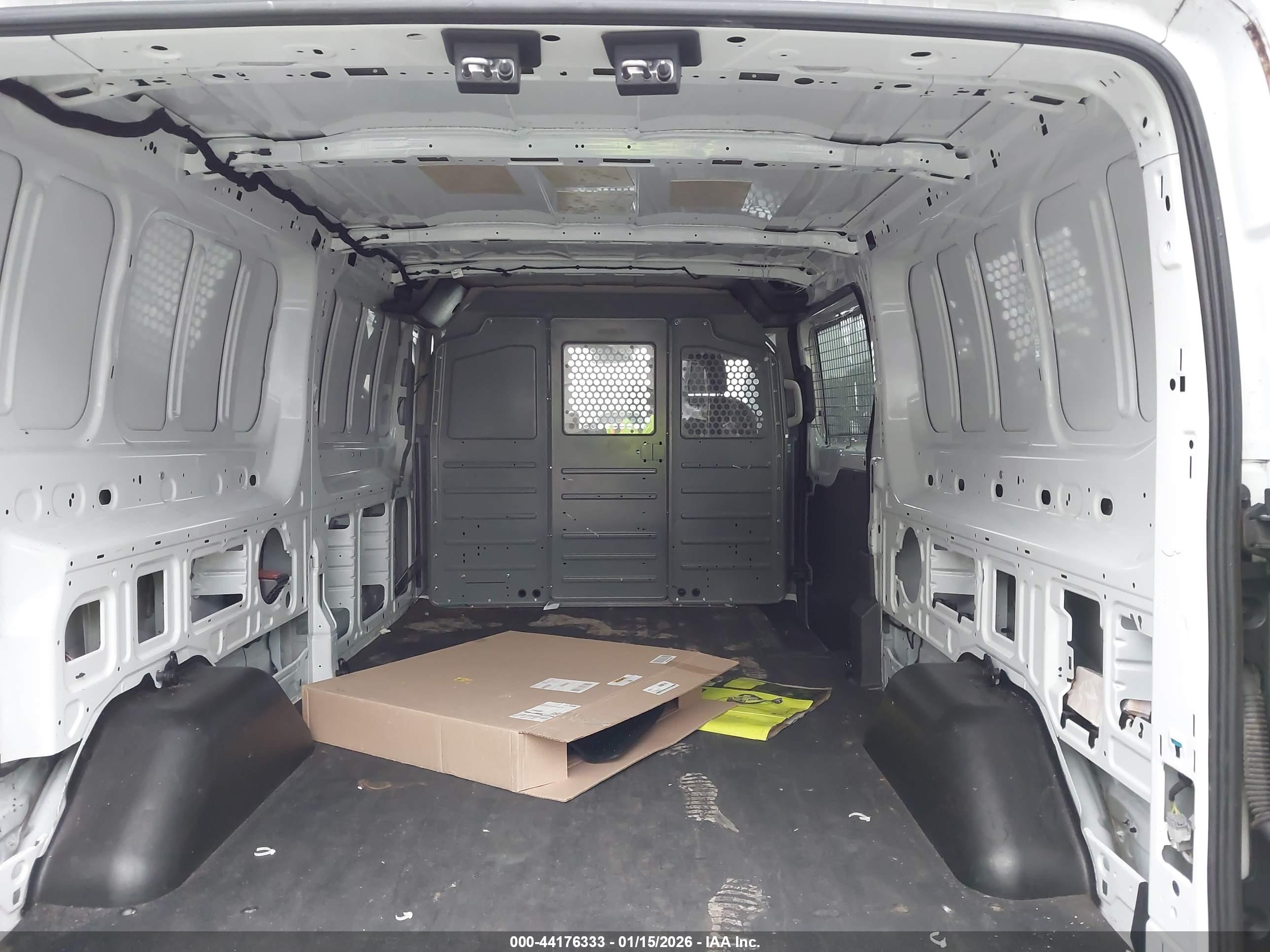FORD TRANSIT-150 image 8