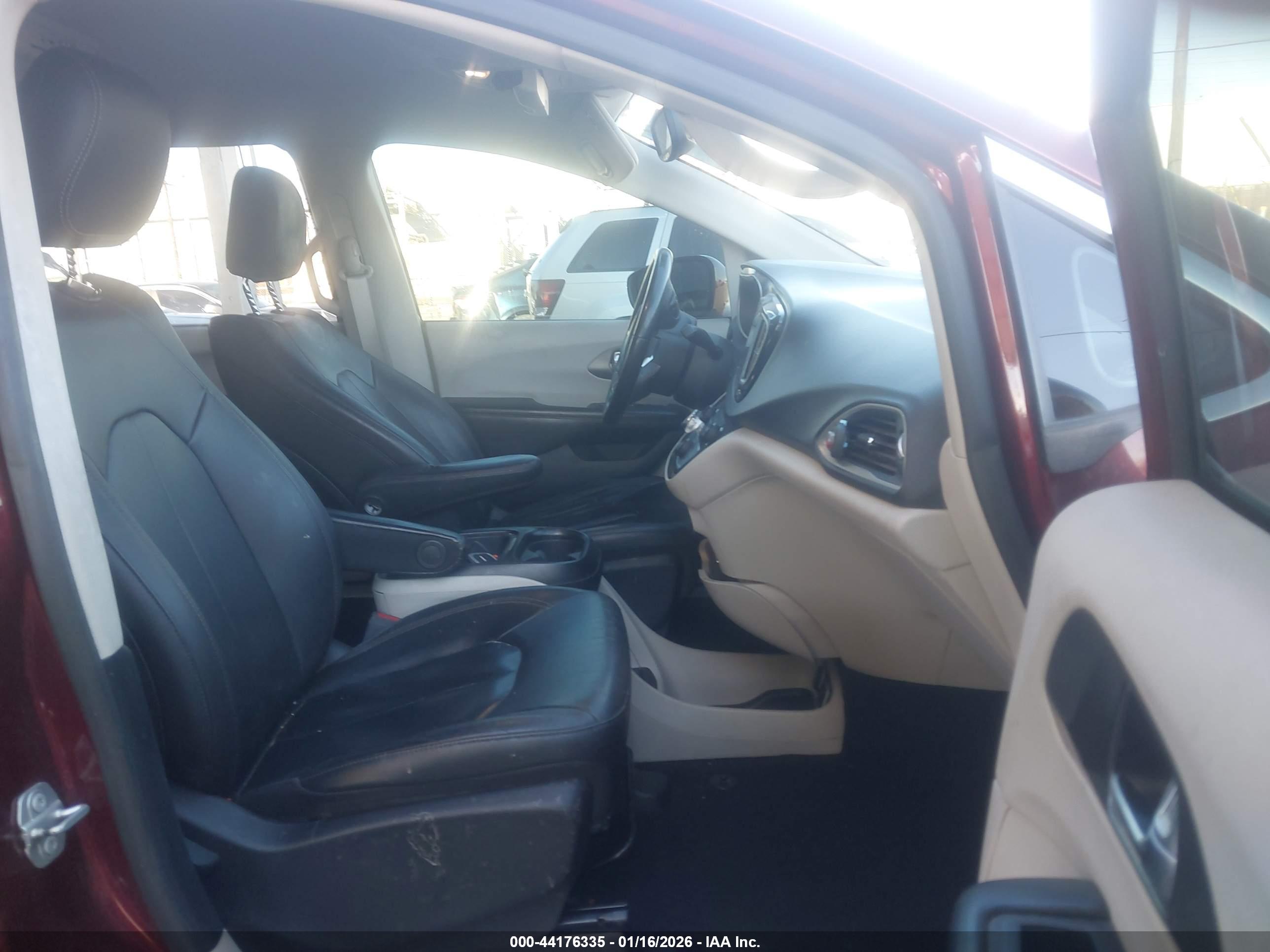 CHRYSLER PACIFICA image 5