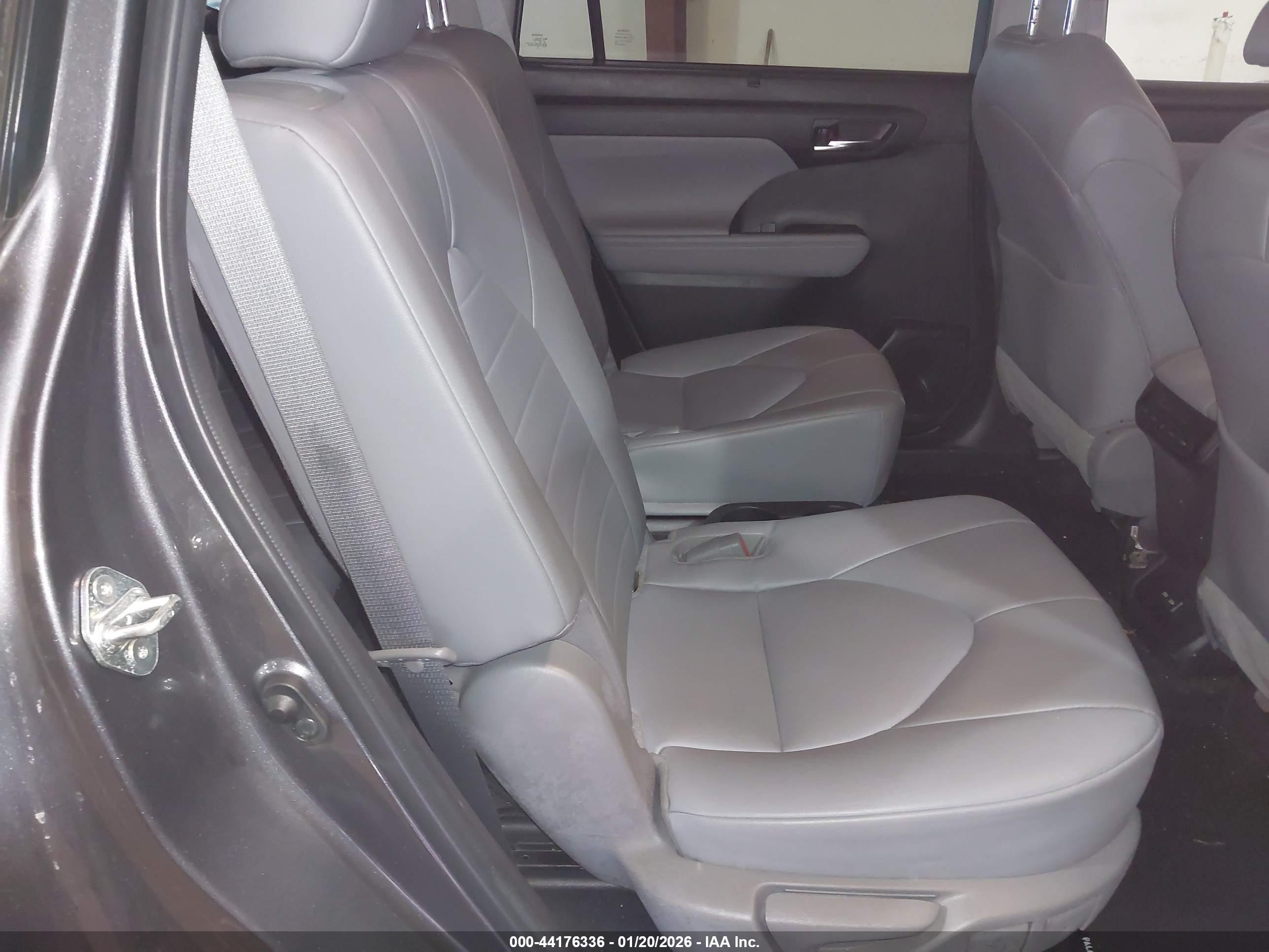 TOYOTA HIGHLANDER image 8