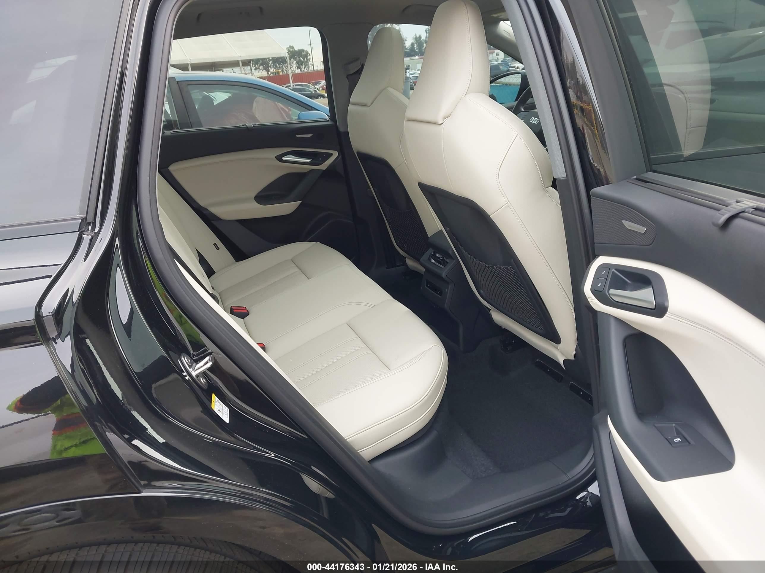 AUDI Q6 image 8