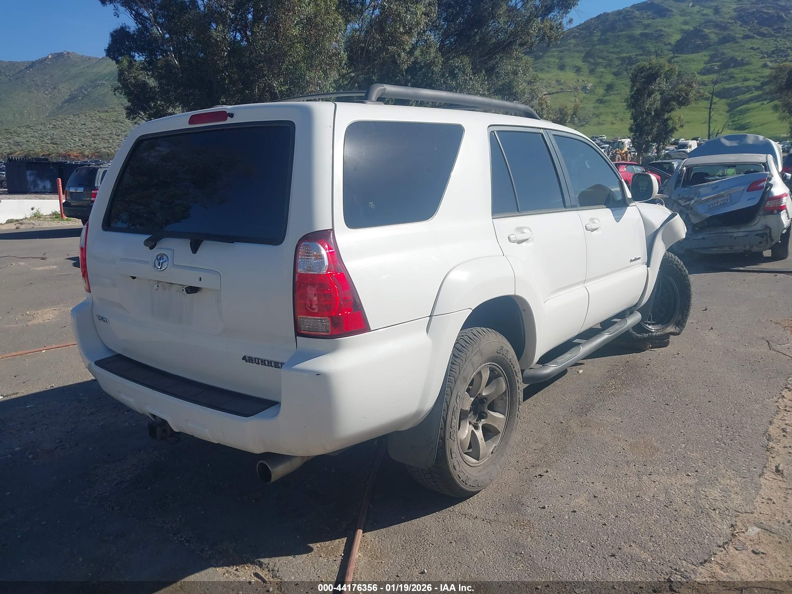 TOYOTA 4RUNNER image 4
