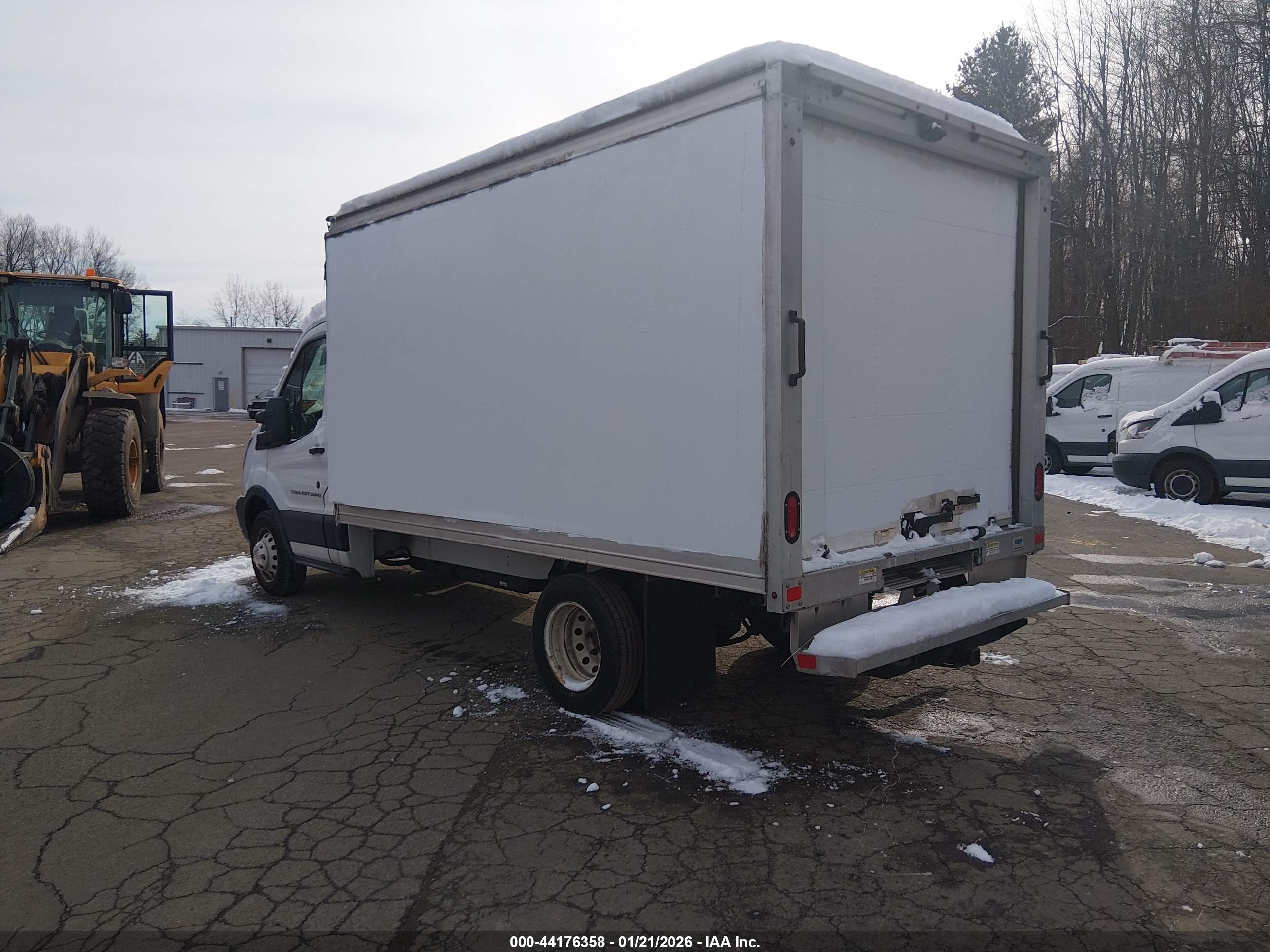 FORD TRANSIT-350 image 3