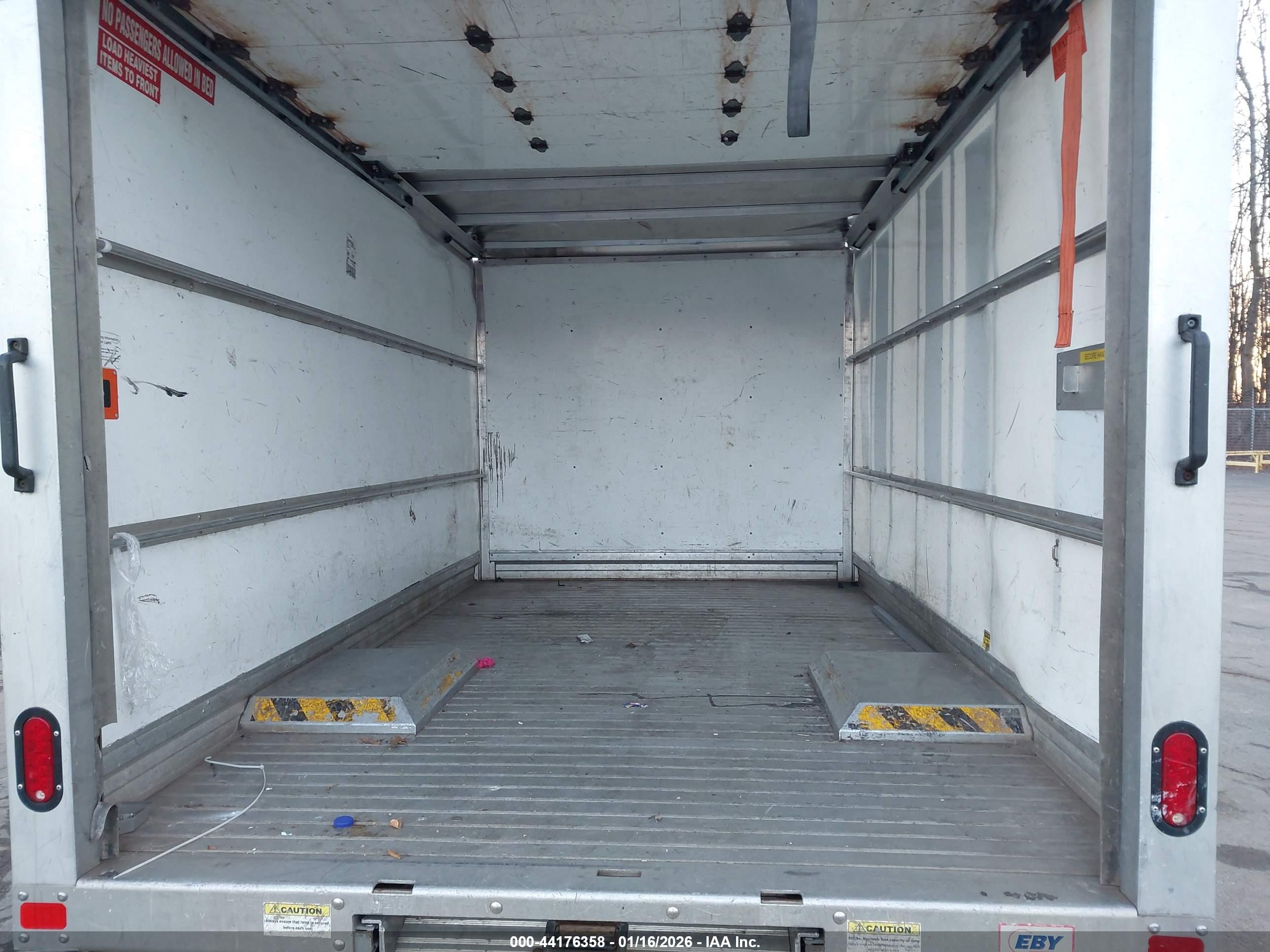 FORD TRANSIT-350 image 8