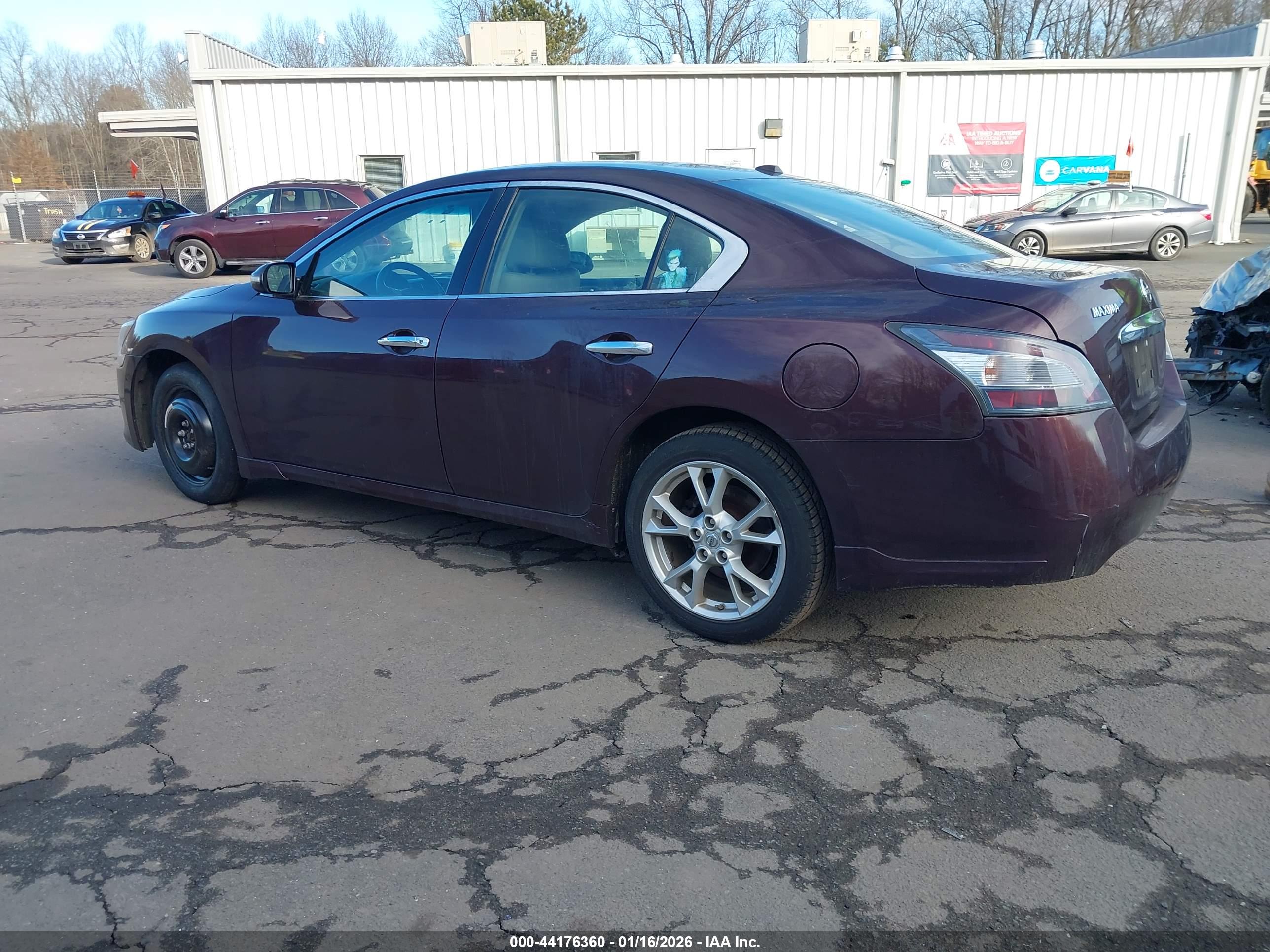 NISSAN MAXIMA image 3