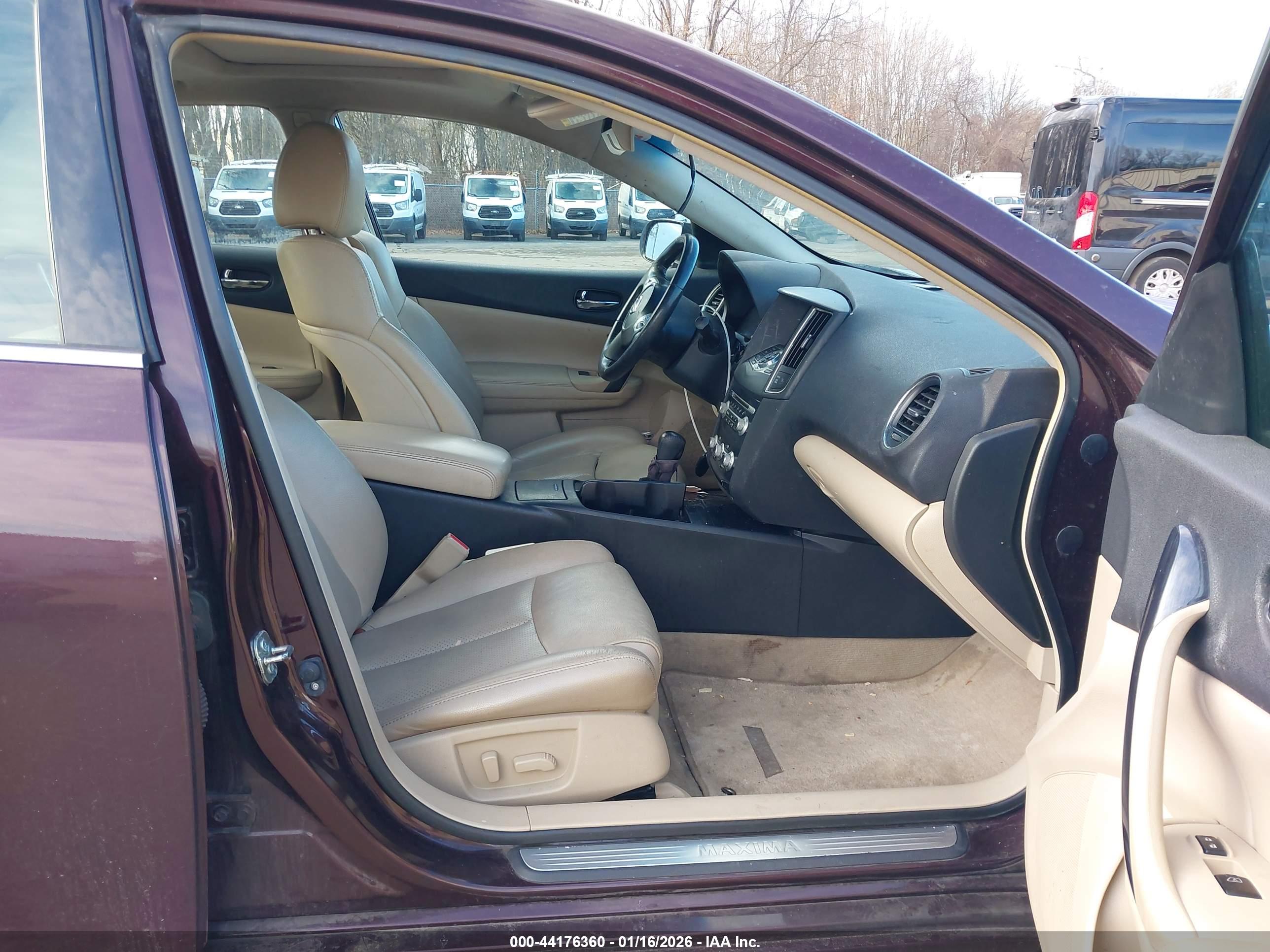 NISSAN MAXIMA image 5