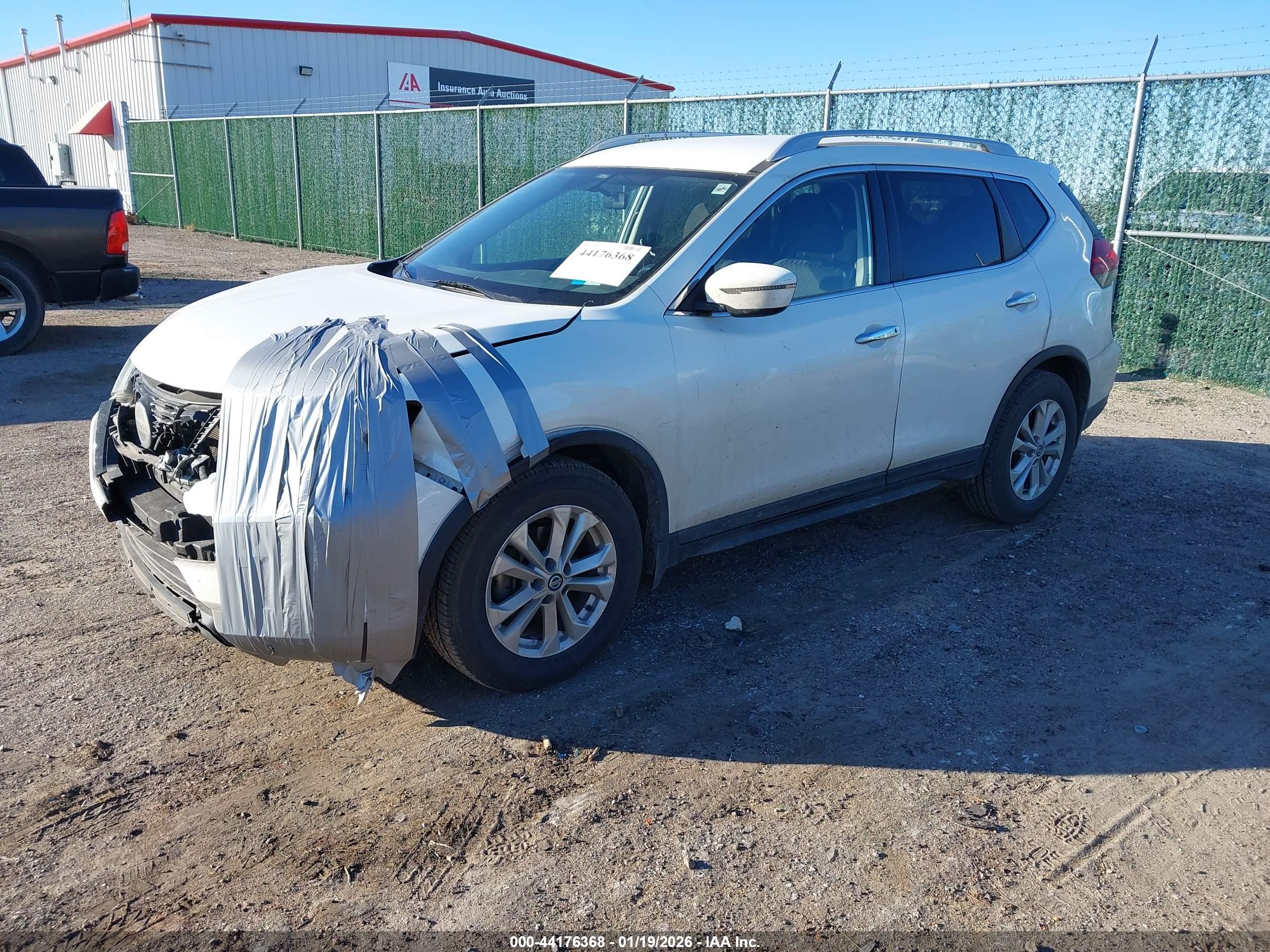 NISSAN ROGUE image 2