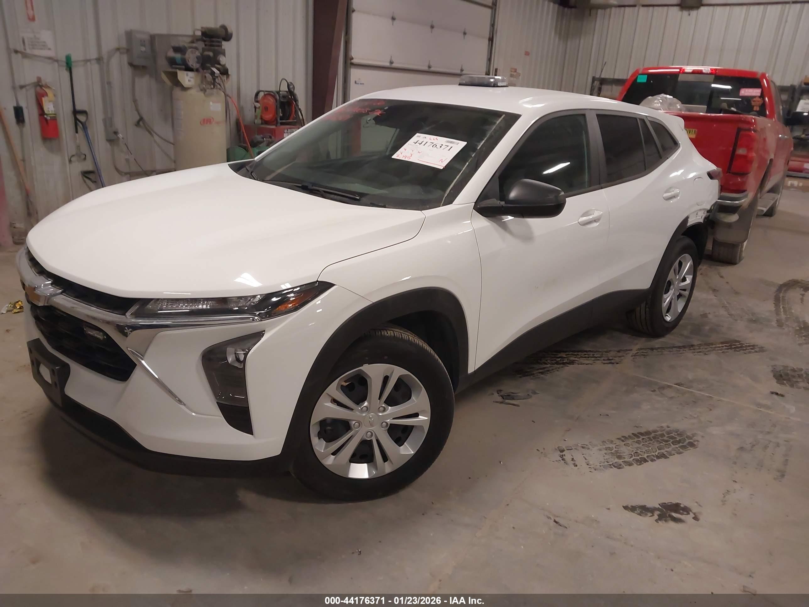 CHEVROLET TRAX image 2