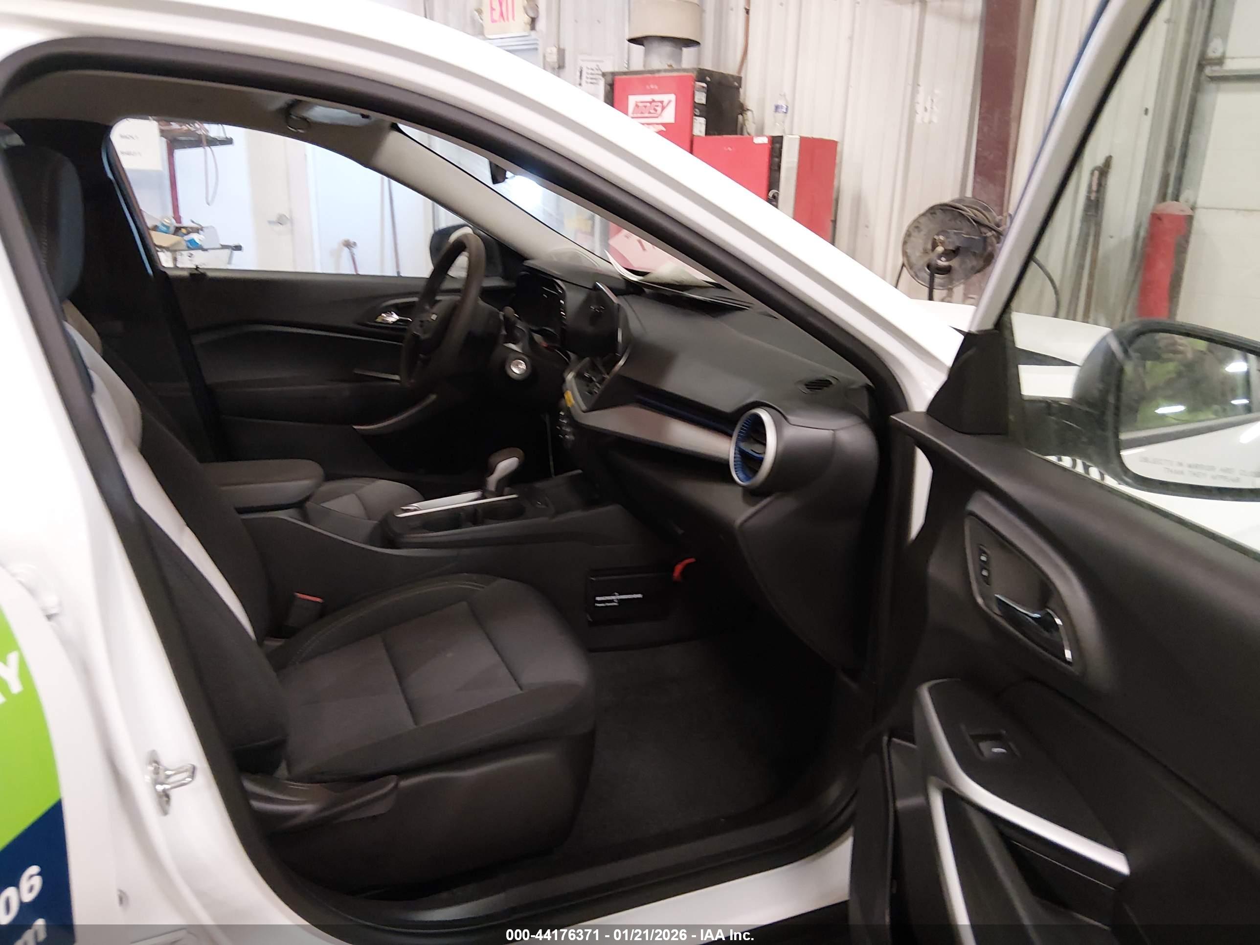CHEVROLET TRAX image 5