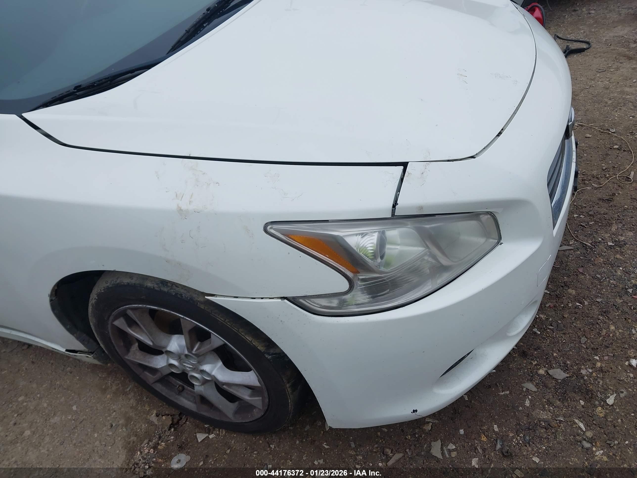 NISSAN MAXIMA image 6