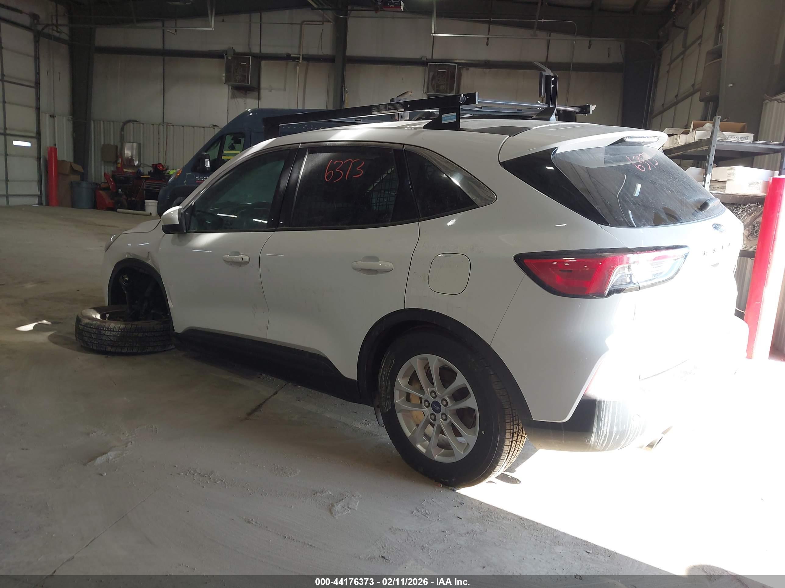 FORD ESCAPE image 3