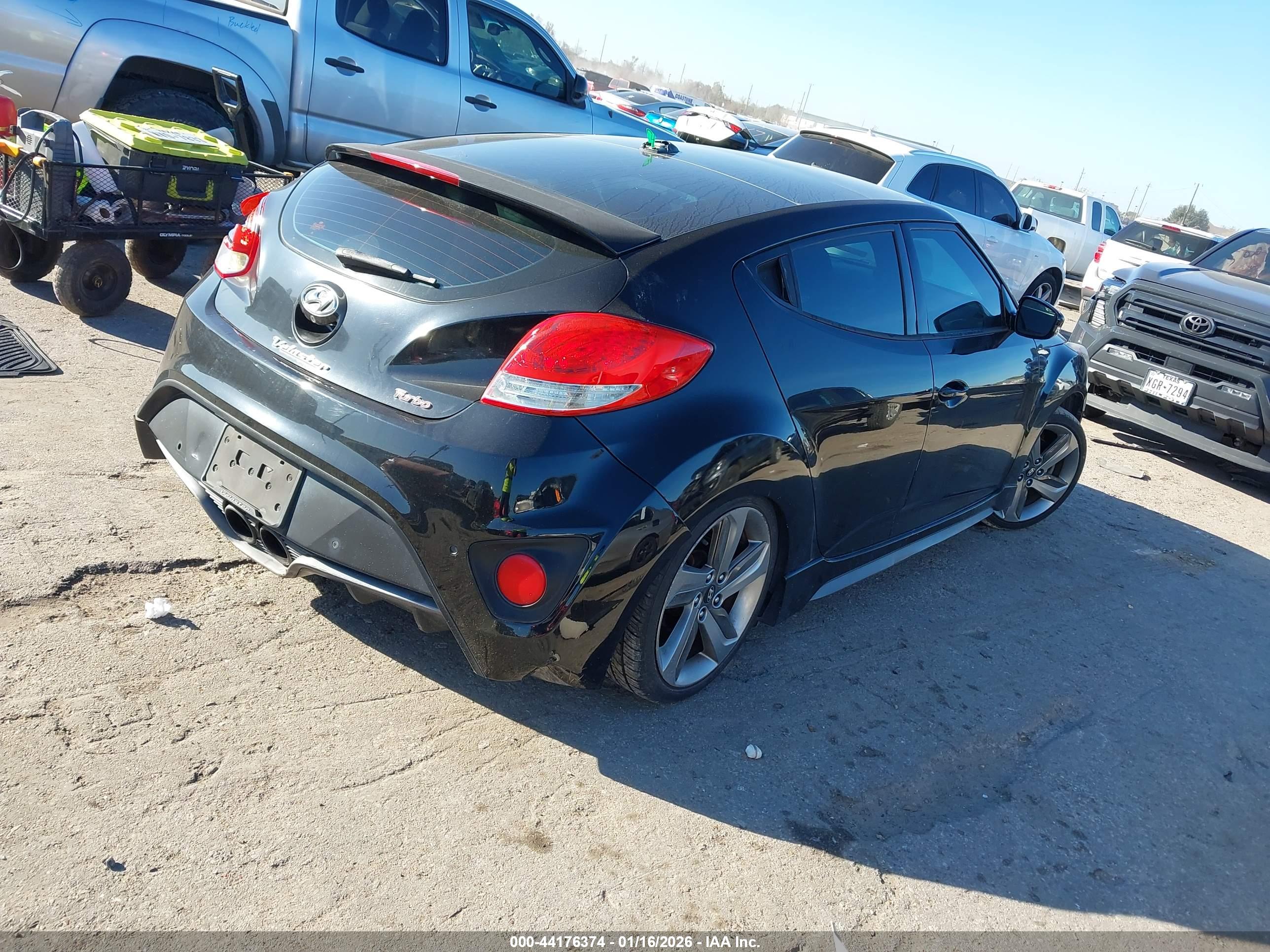 HYUNDAI VELOSTER image 4