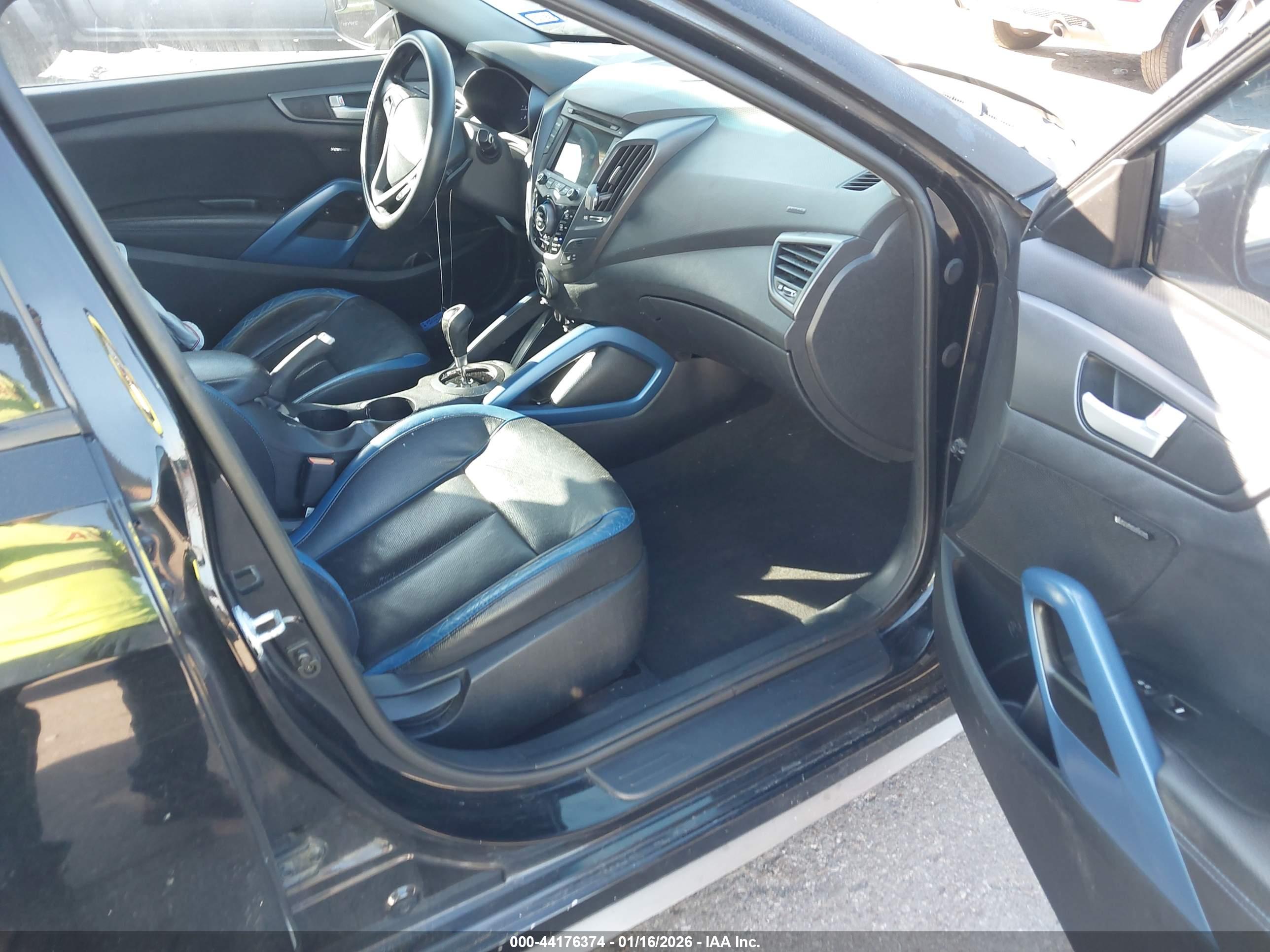 HYUNDAI VELOSTER image 5