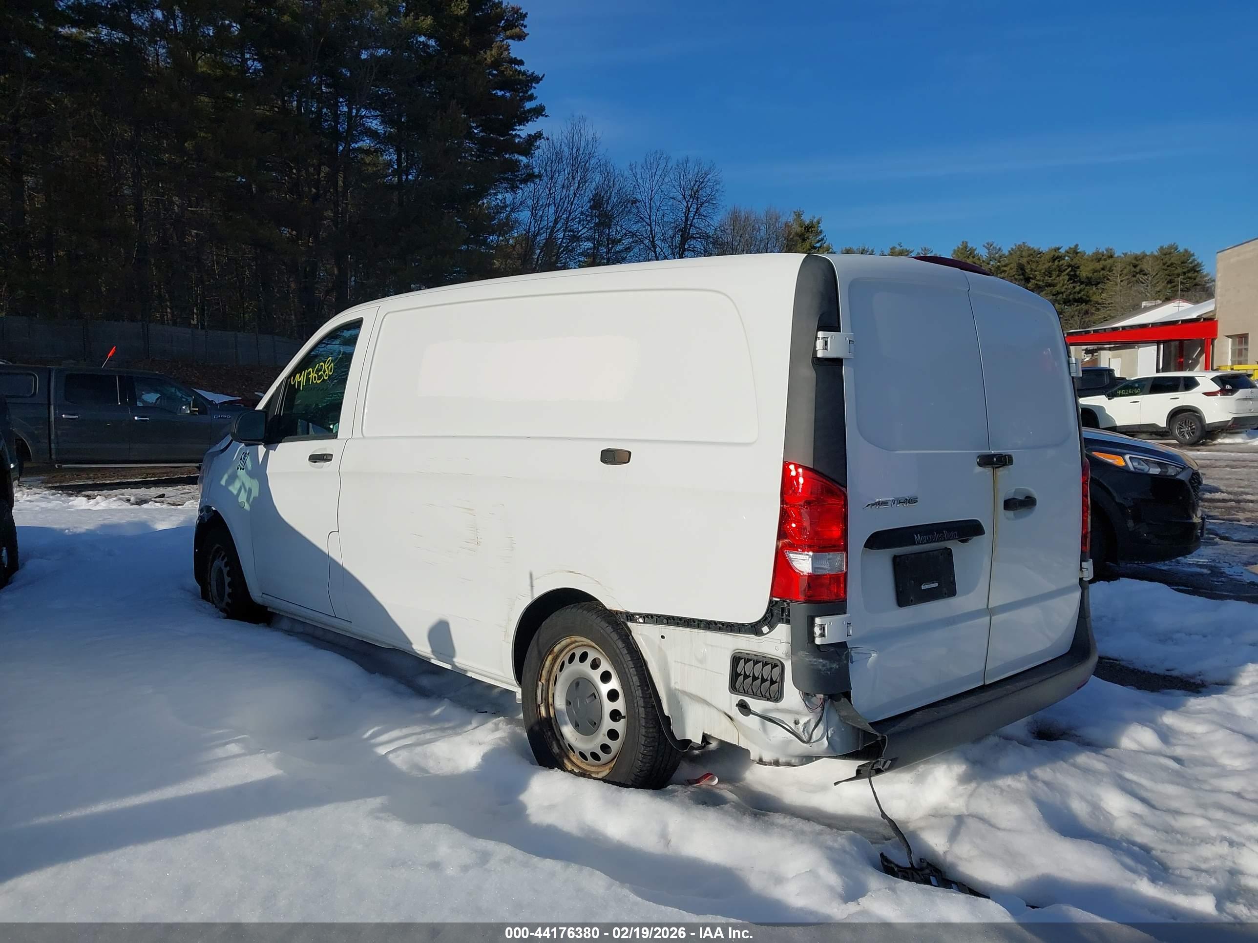 MERCEDES-BENZ METRIS image 3