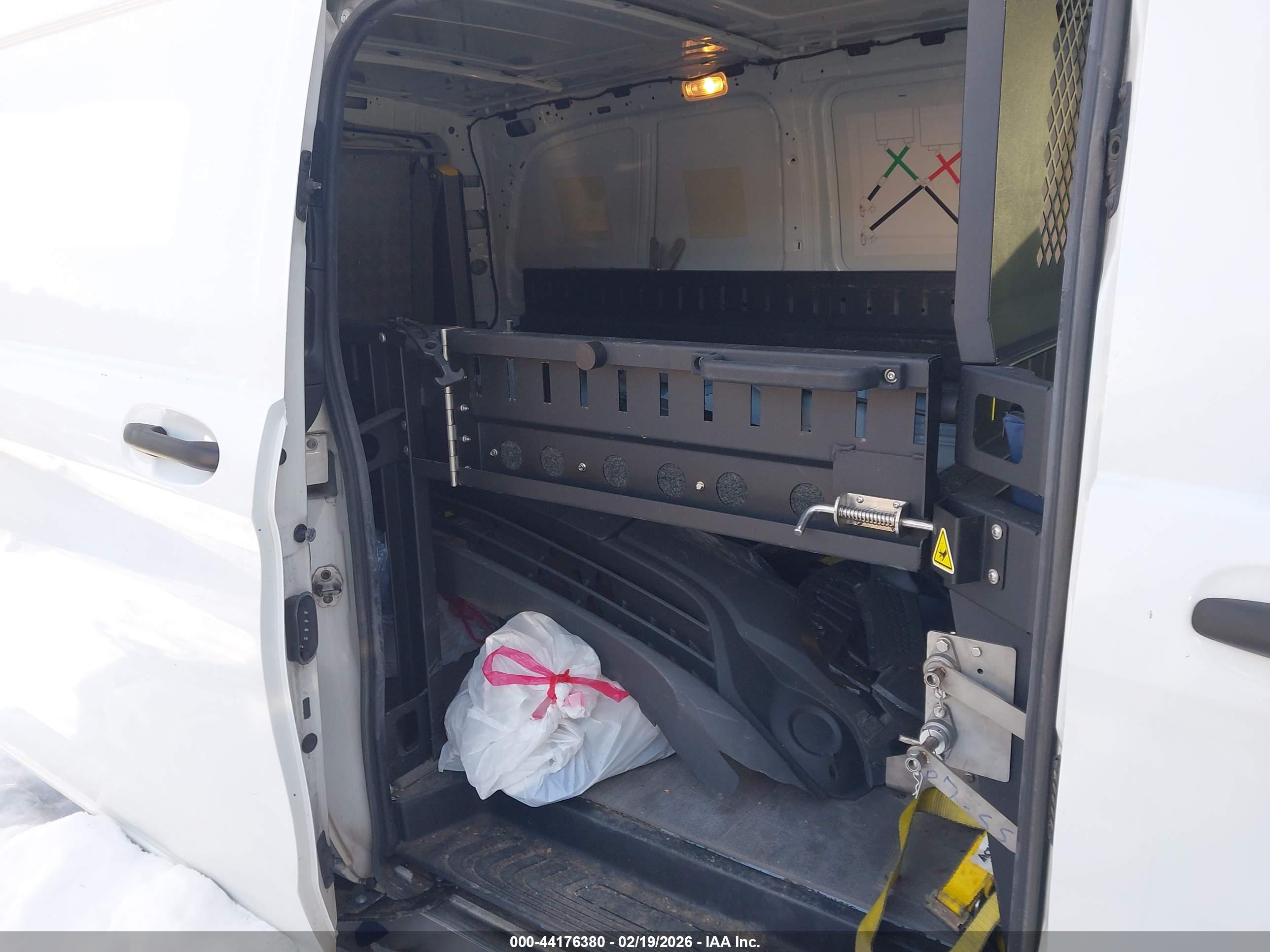 MERCEDES-BENZ METRIS image 8
