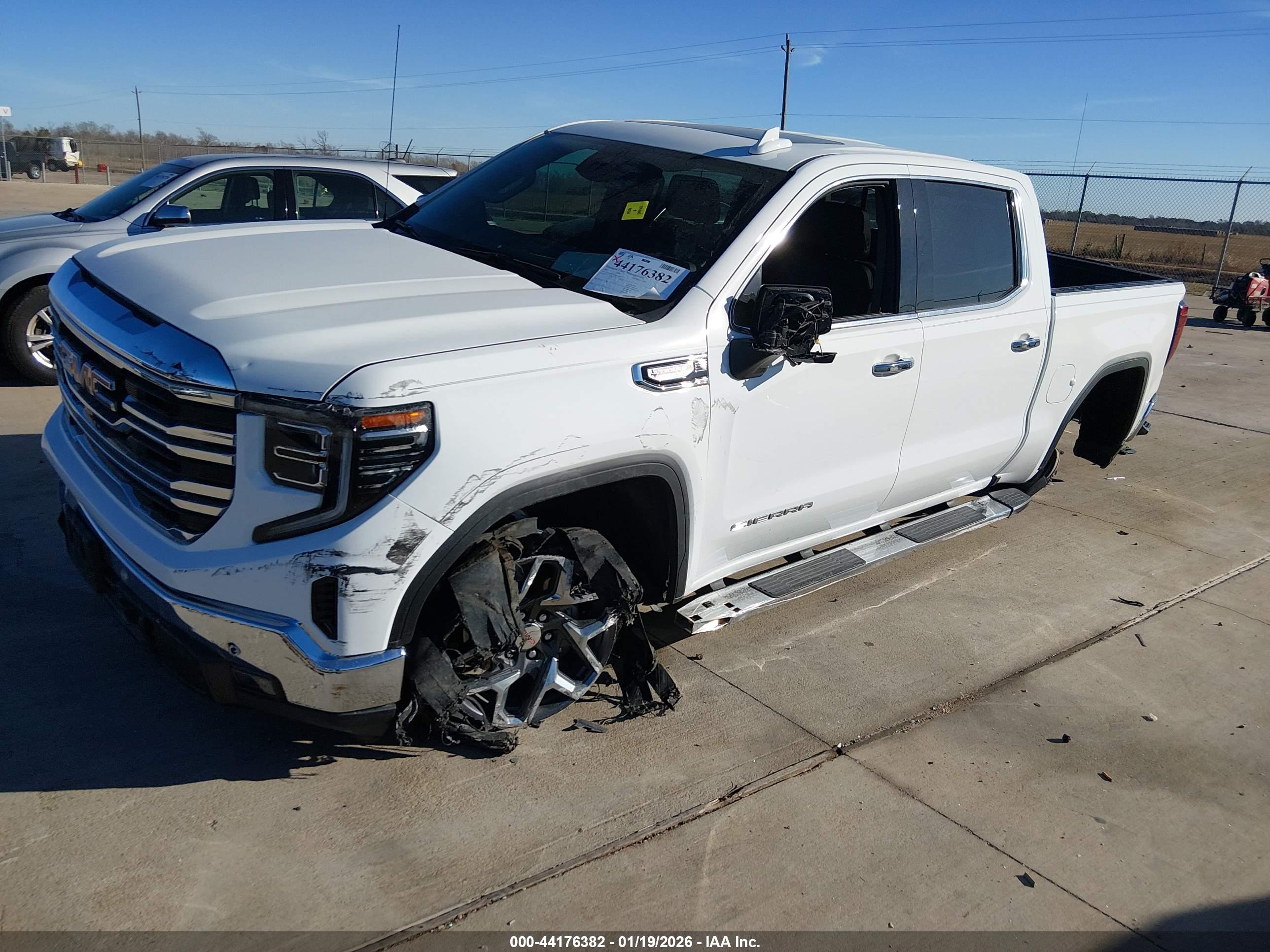GMC SIERRA image 2