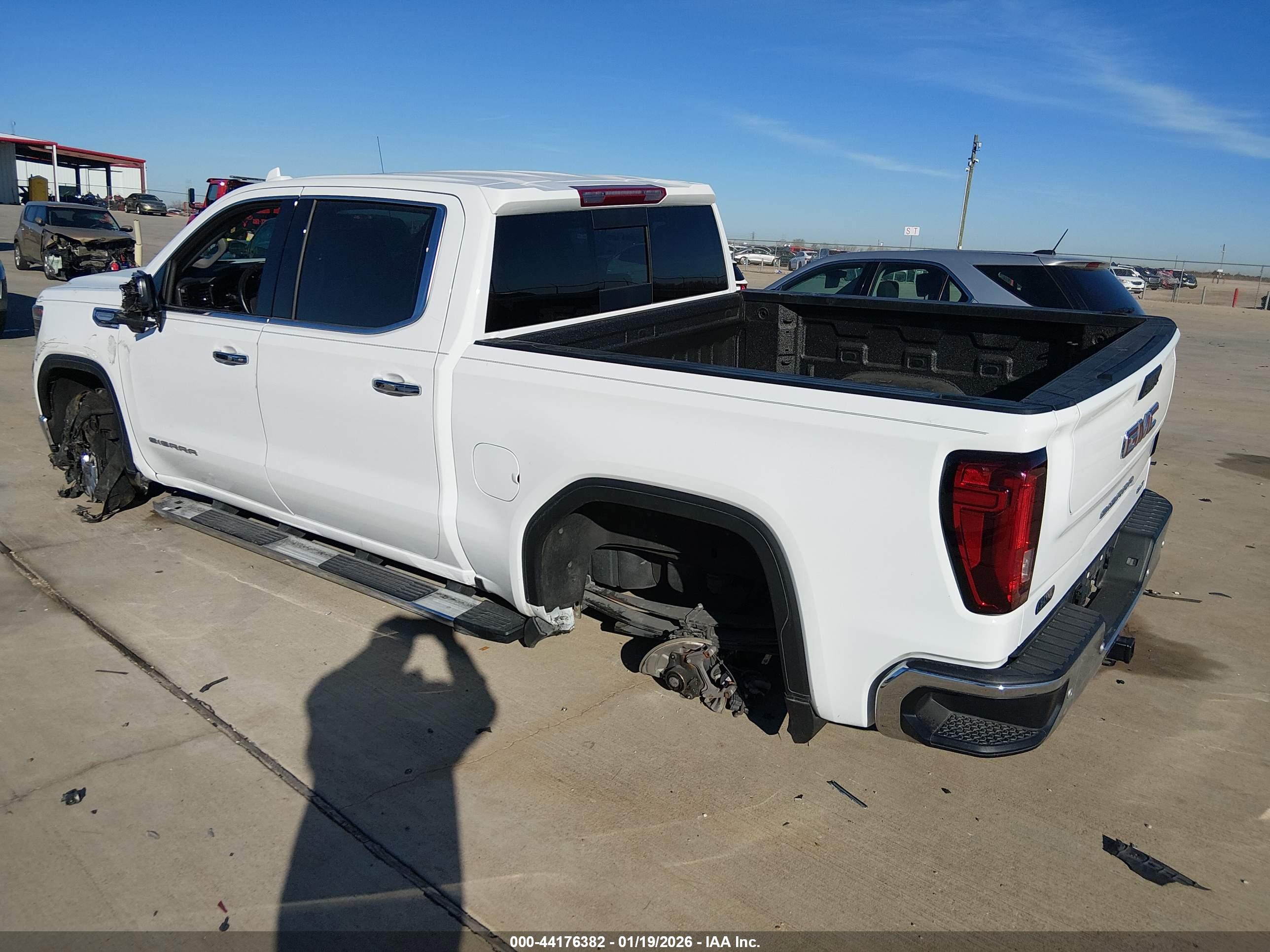 GMC SIERRA image 3