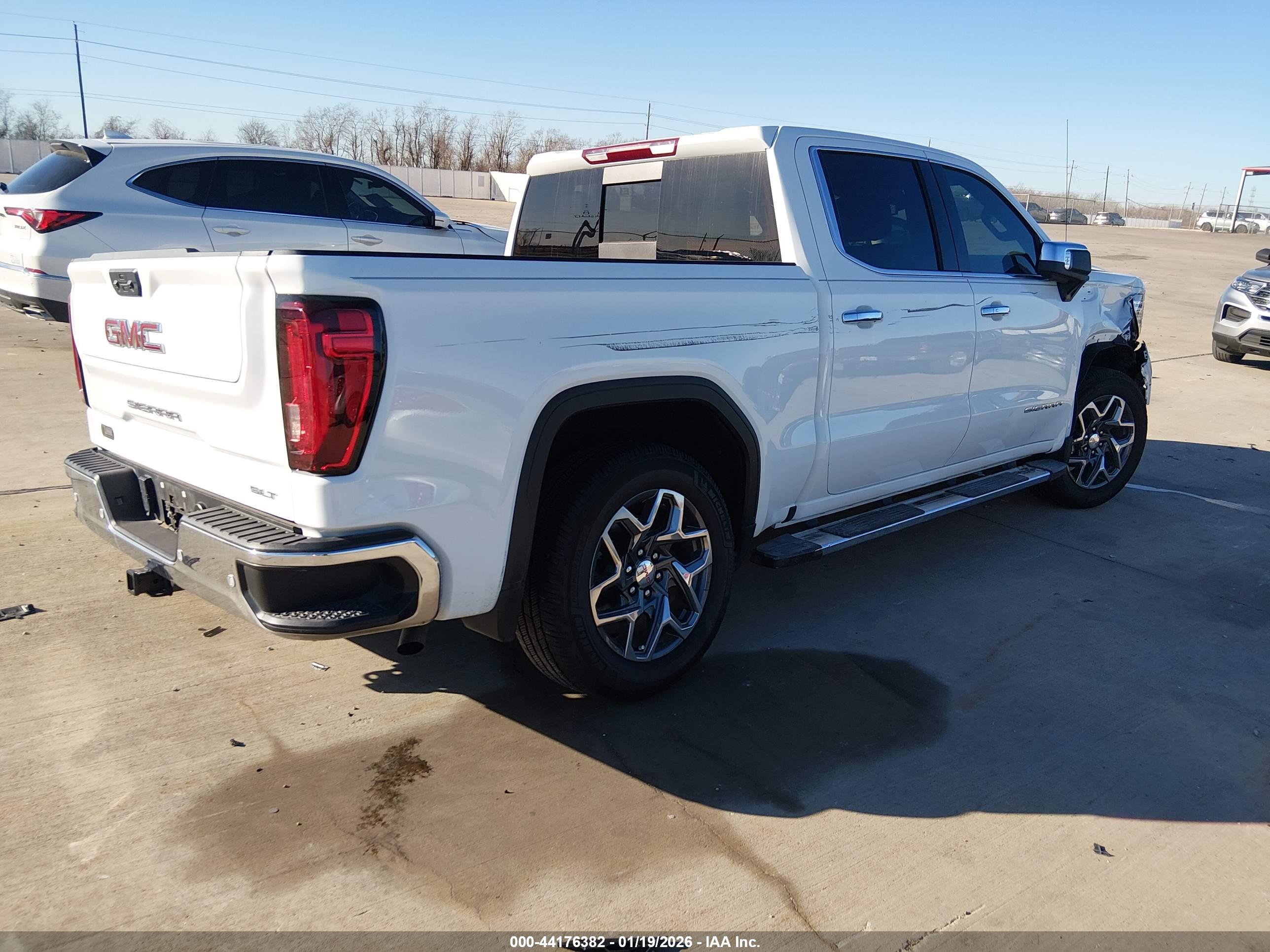 GMC SIERRA image 4