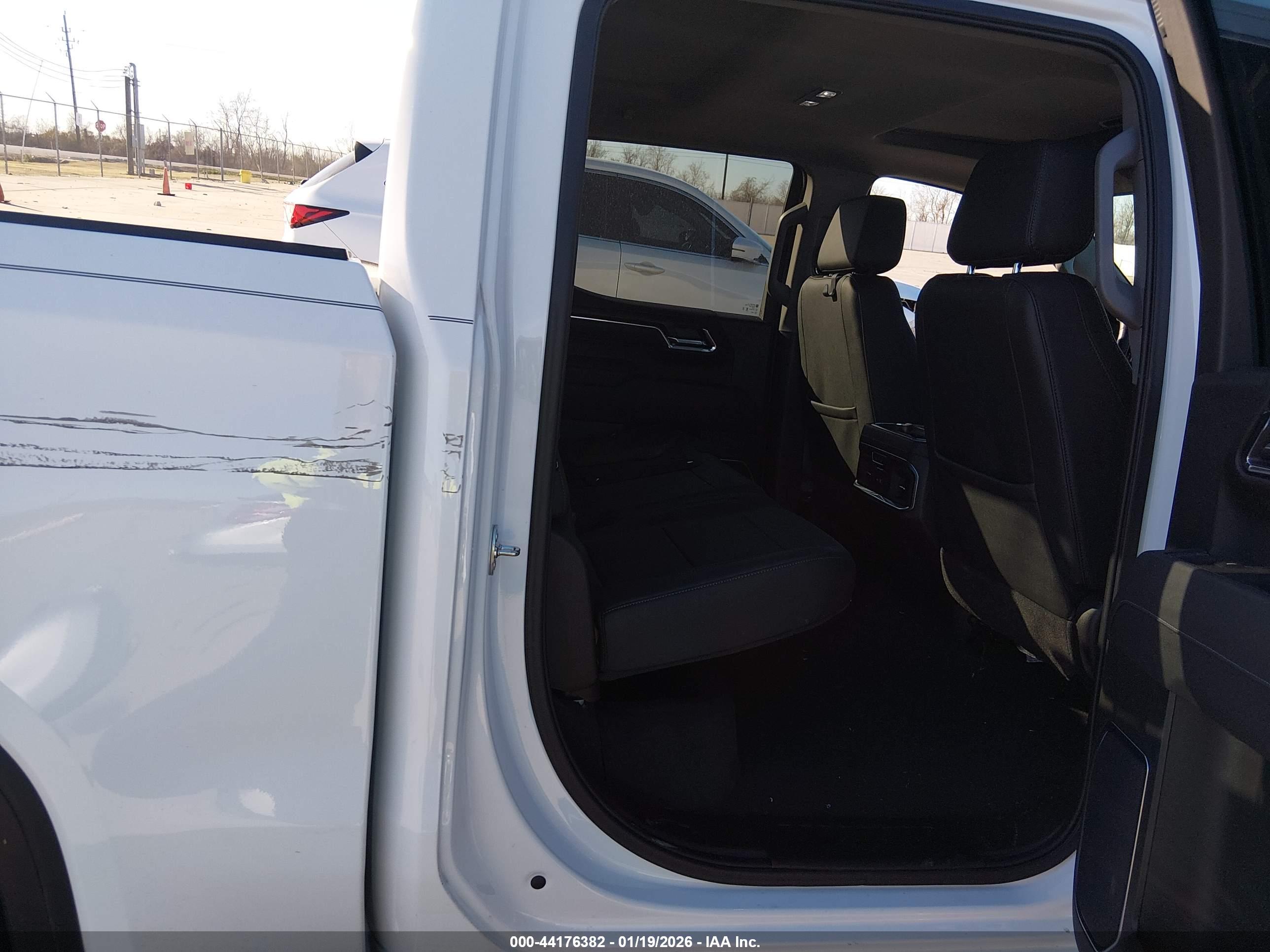 GMC SIERRA image 8