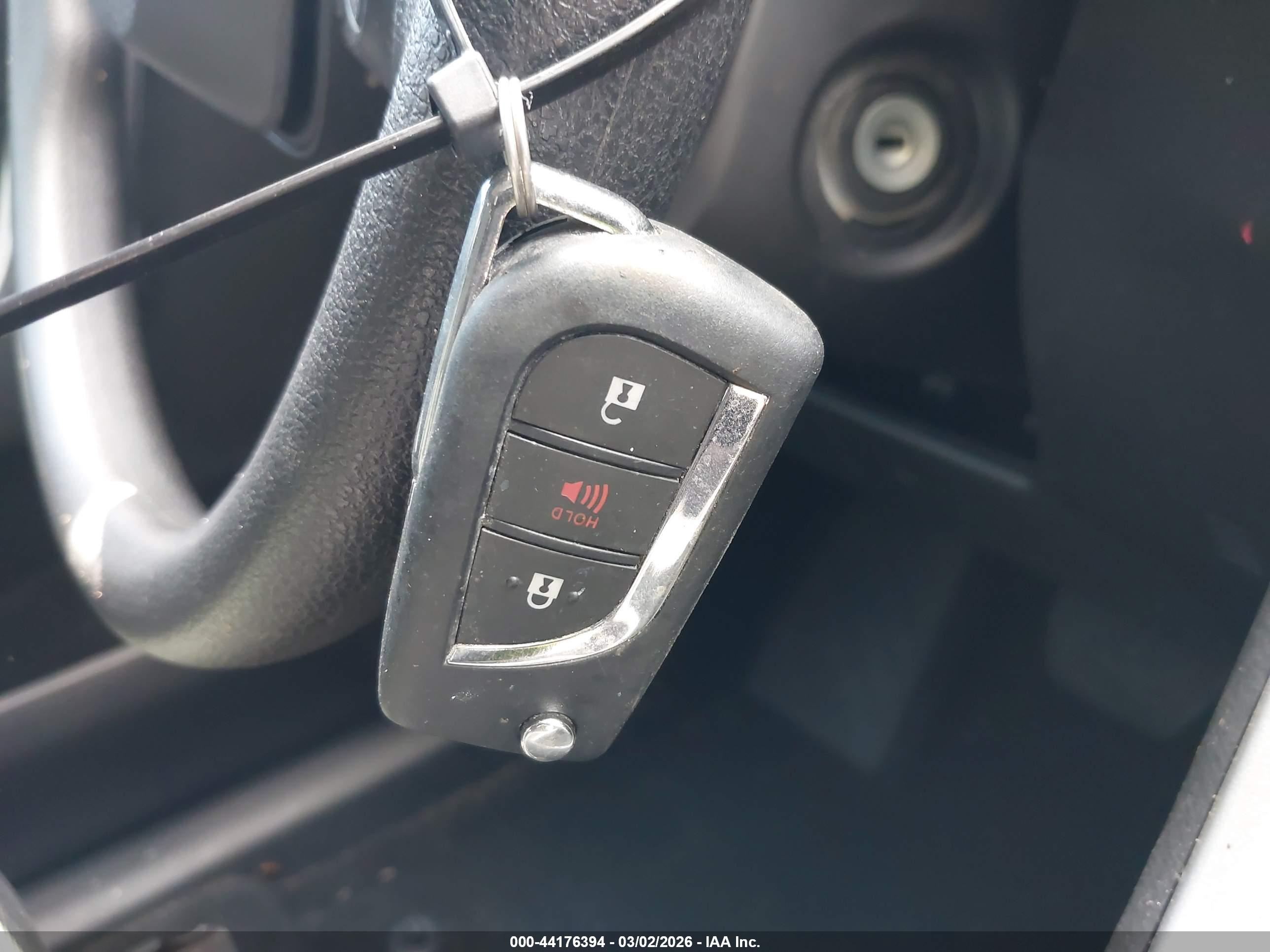 TOYOTA RAV4 image 11