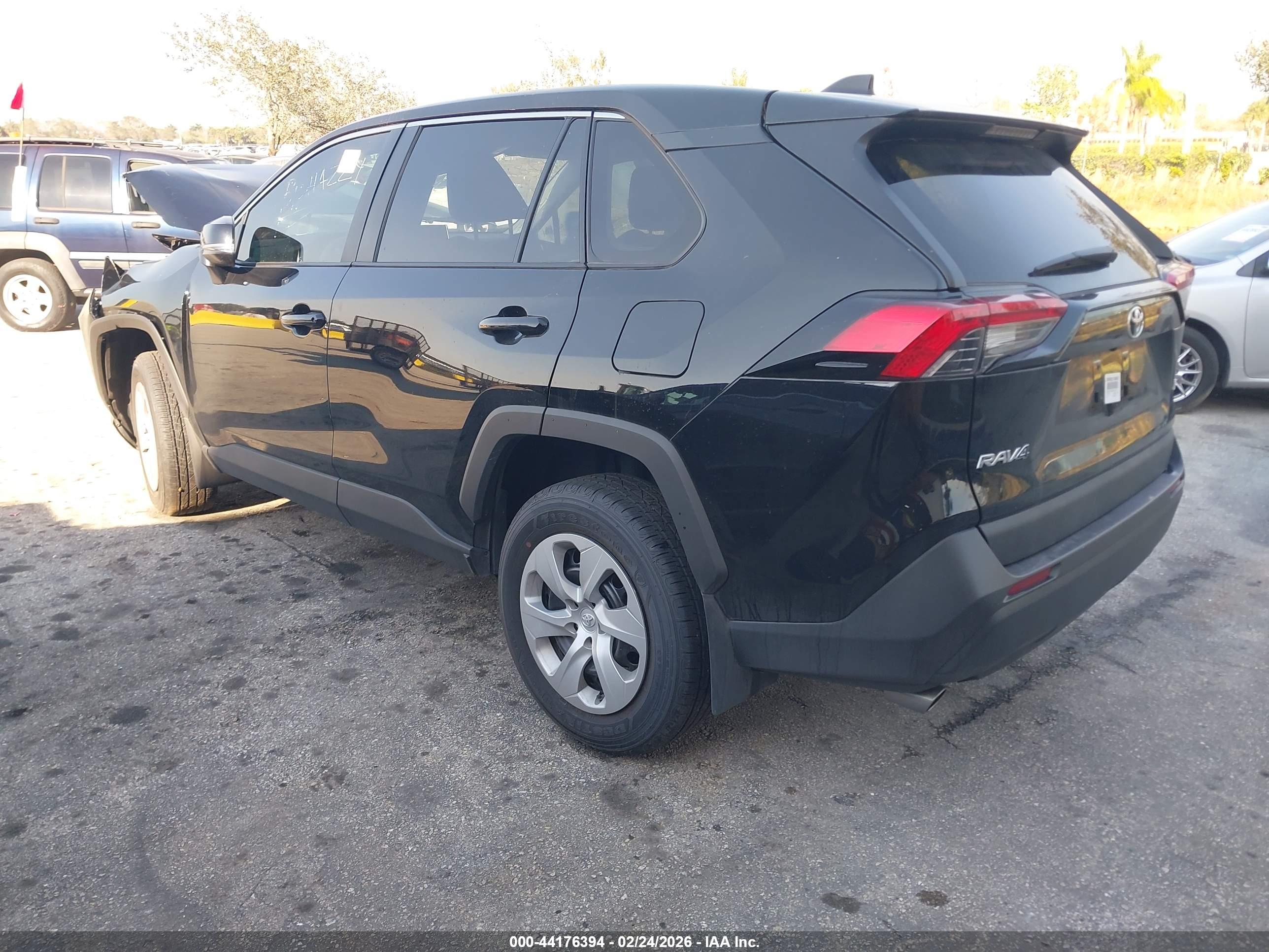 TOYOTA RAV4 image 3