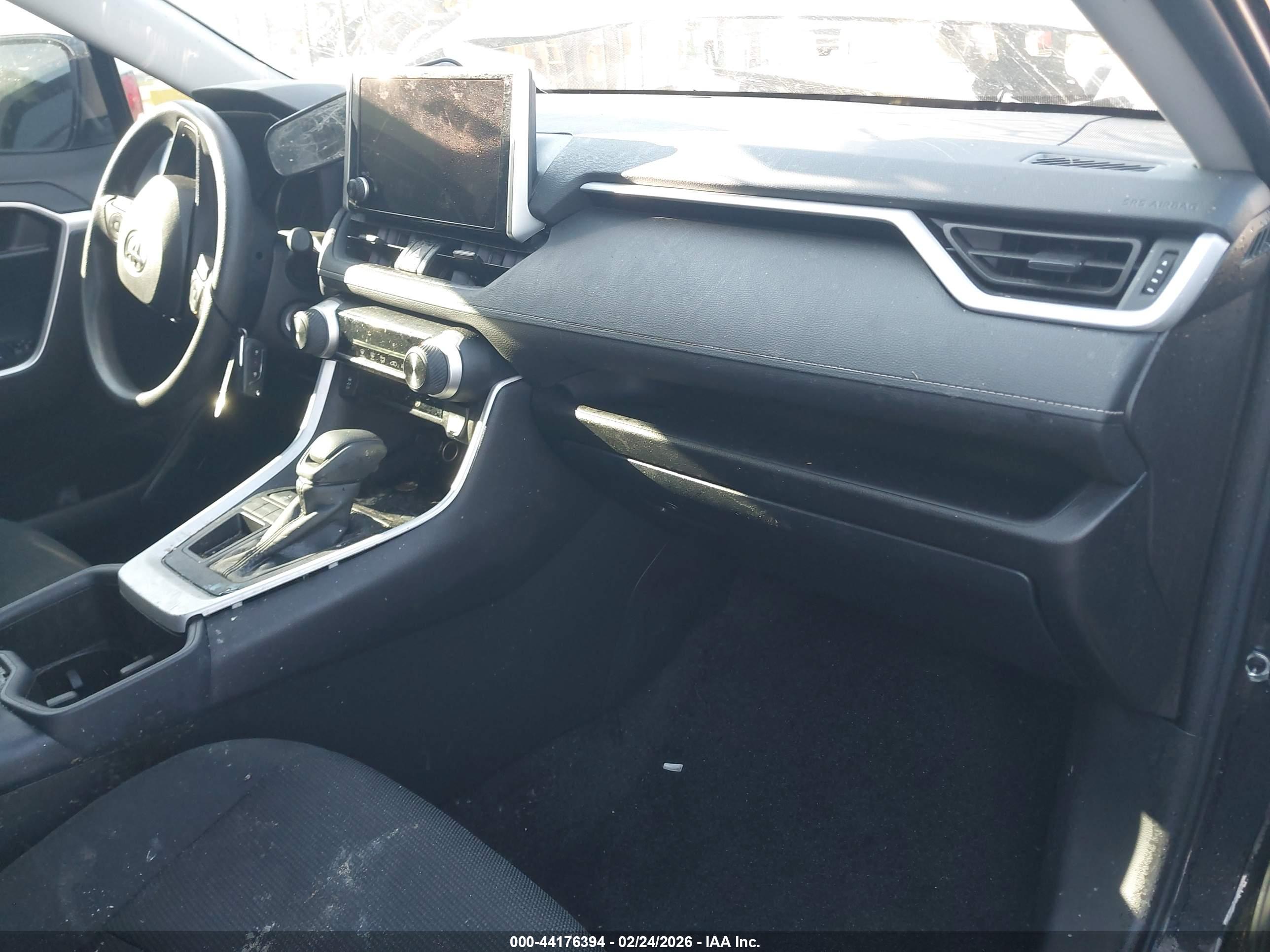 TOYOTA RAV4 image 5