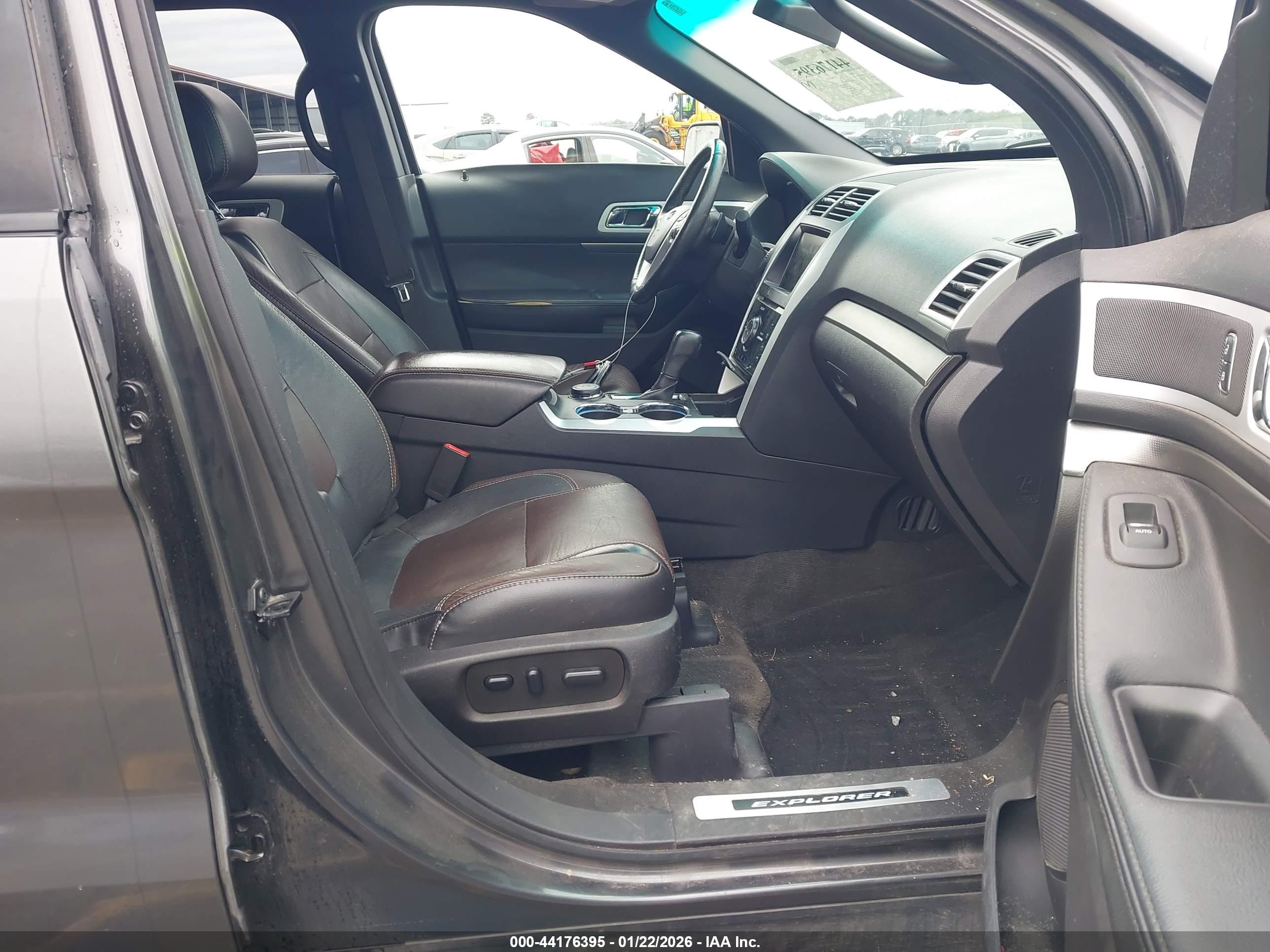 FORD EXPLORER image 5