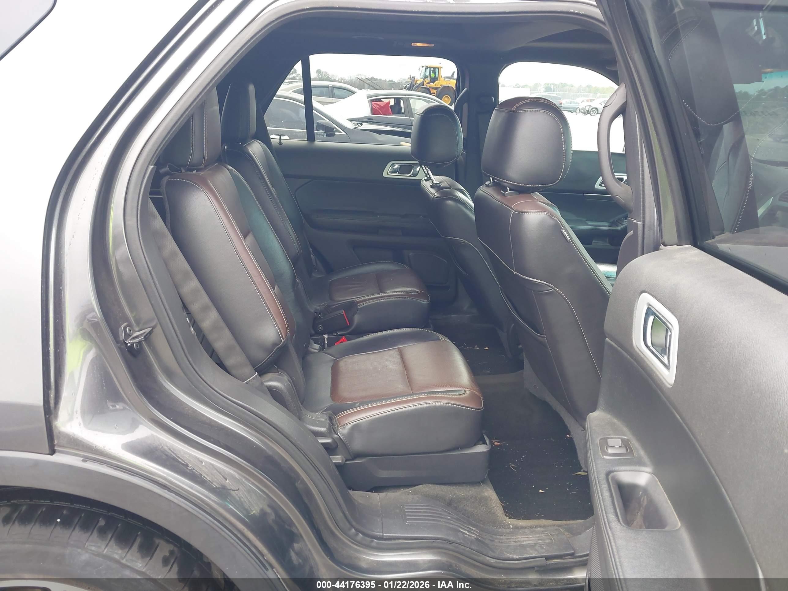 FORD EXPLORER image 8