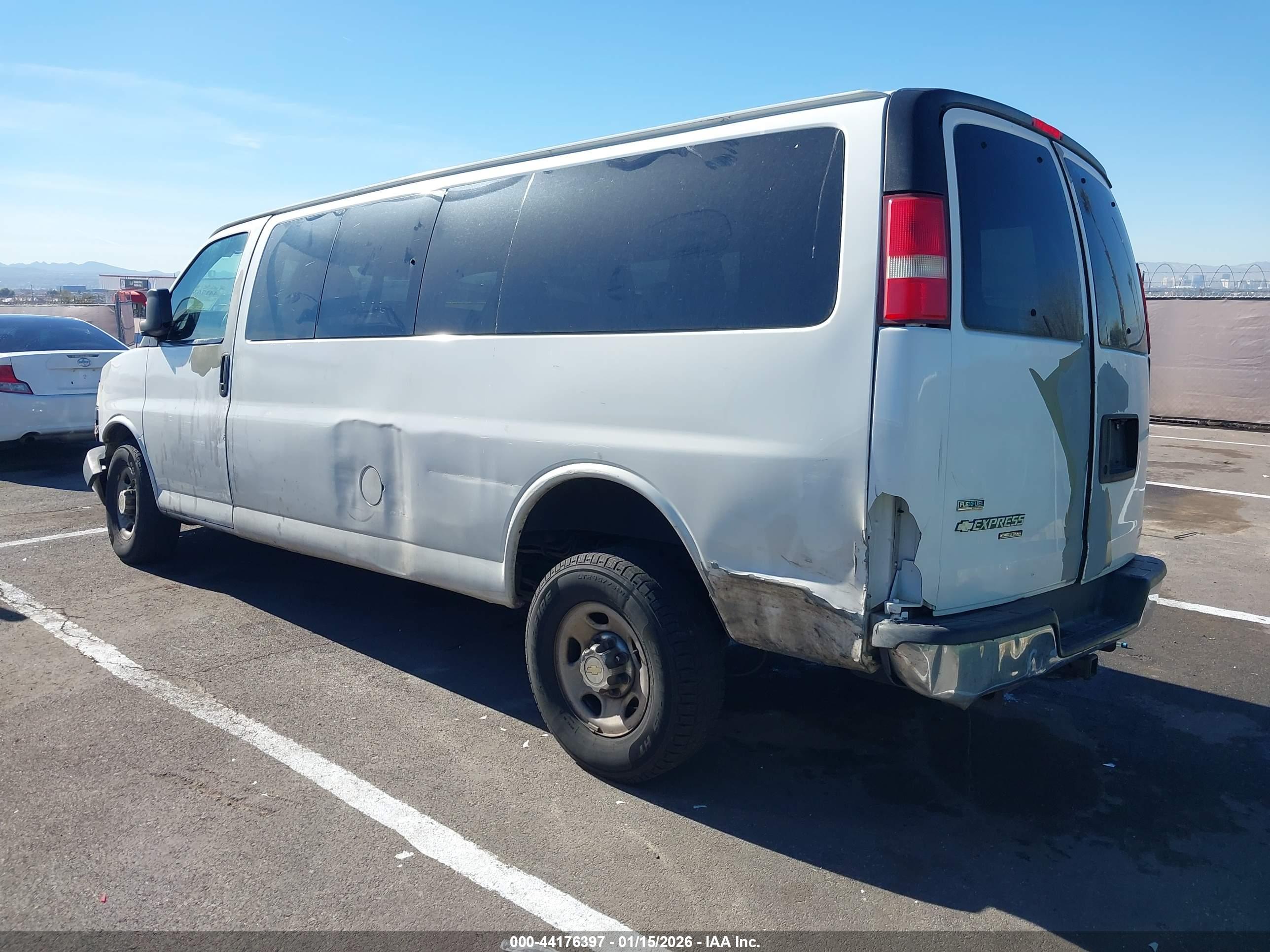 CHEVROLET EXPRESS image 3