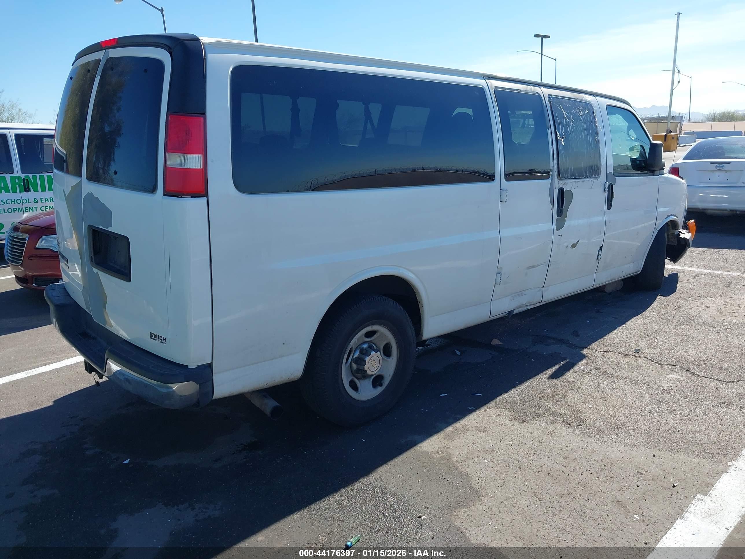 CHEVROLET EXPRESS image 4