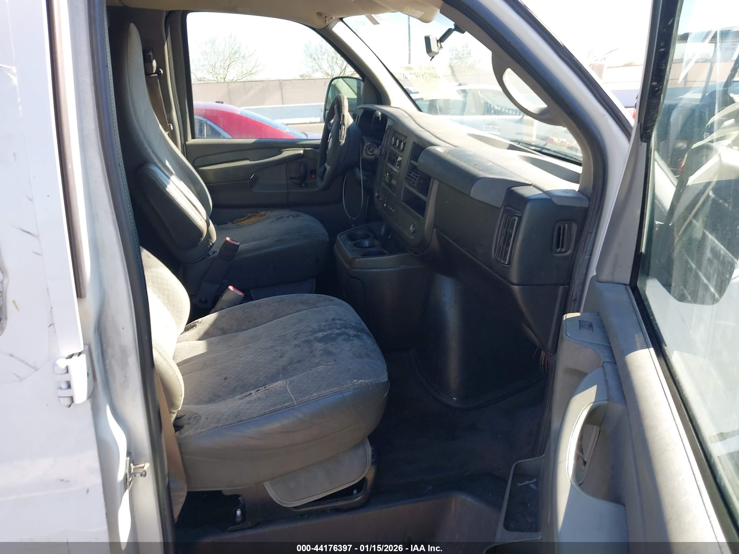 CHEVROLET EXPRESS image 5